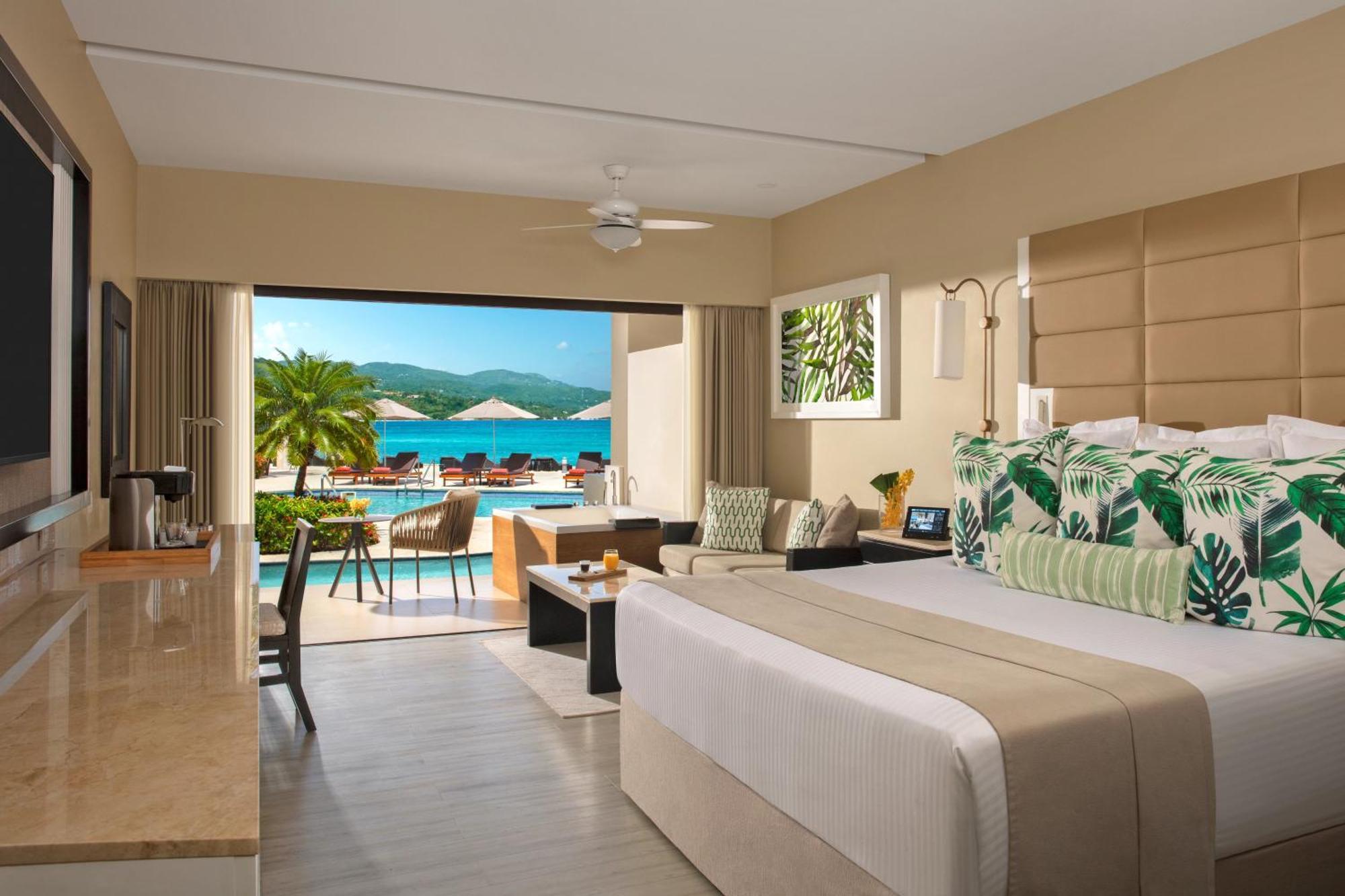 Preferred Club Junior Suite Swim-out Double