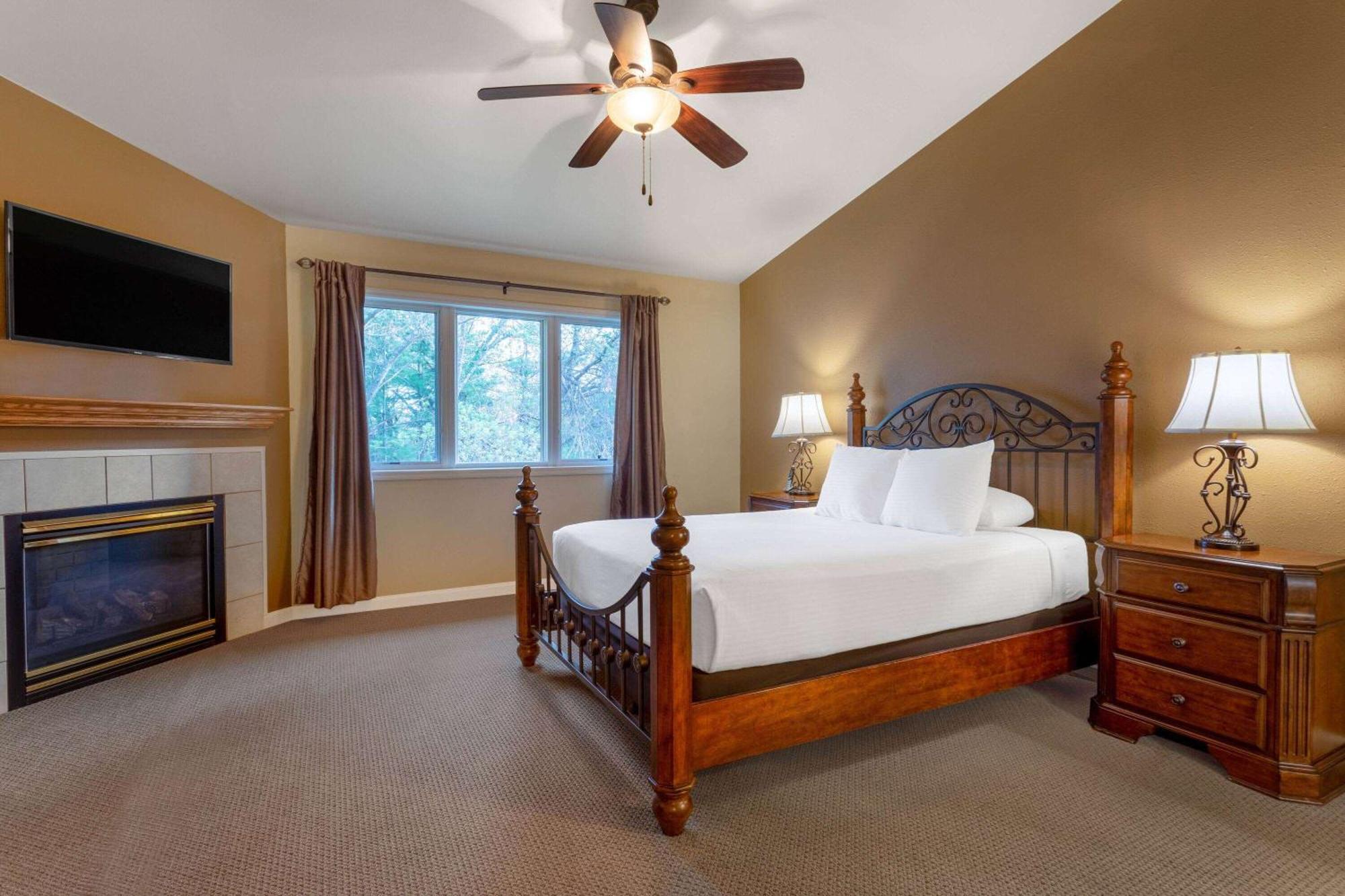 Two-Bedroom Apartment One Queen Bed Two Twin One Sofa Bed or Two Queen Beds Non-Smoking