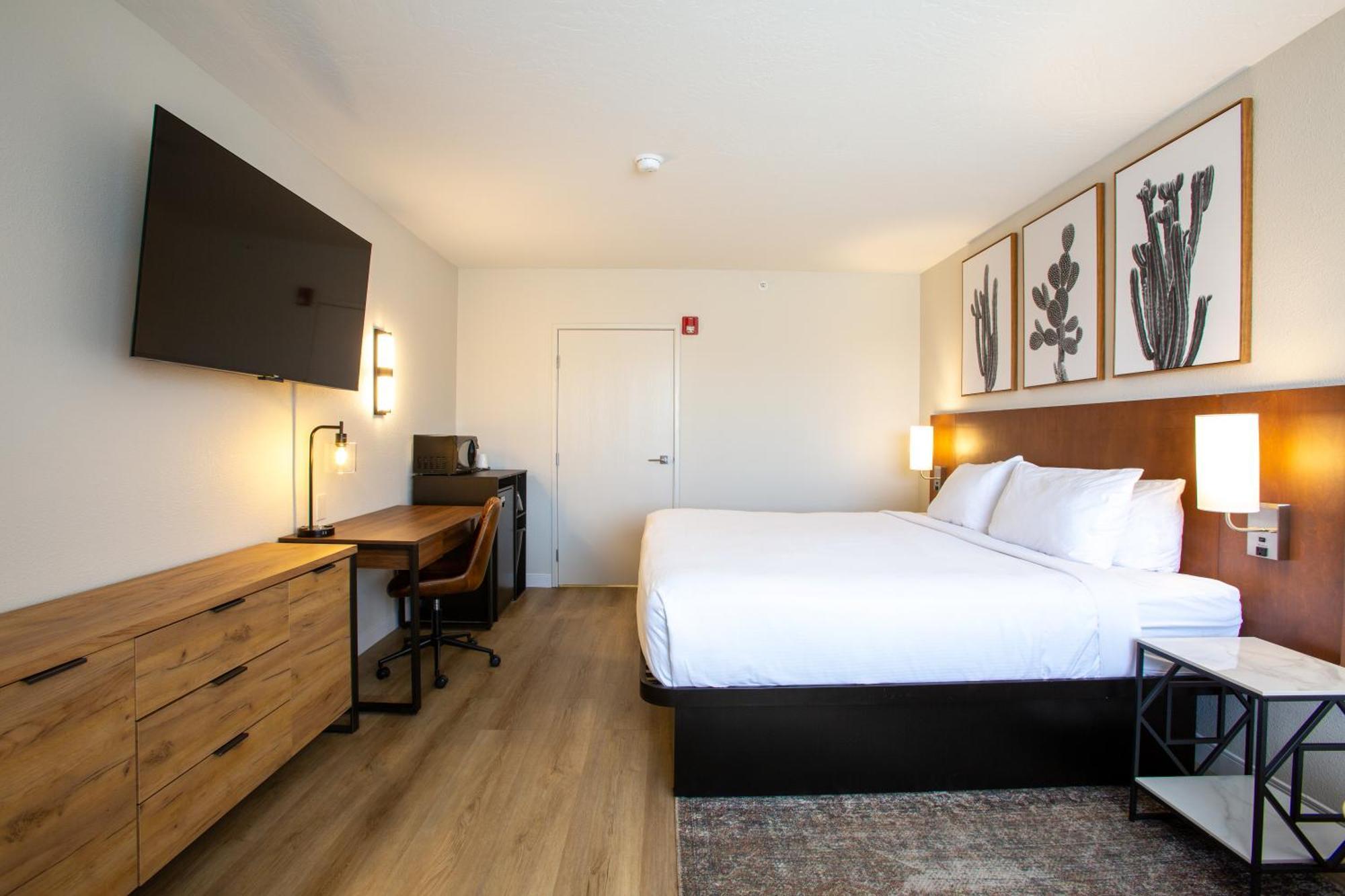 King Room Roll Shower Mobility Access or Non-Smoking