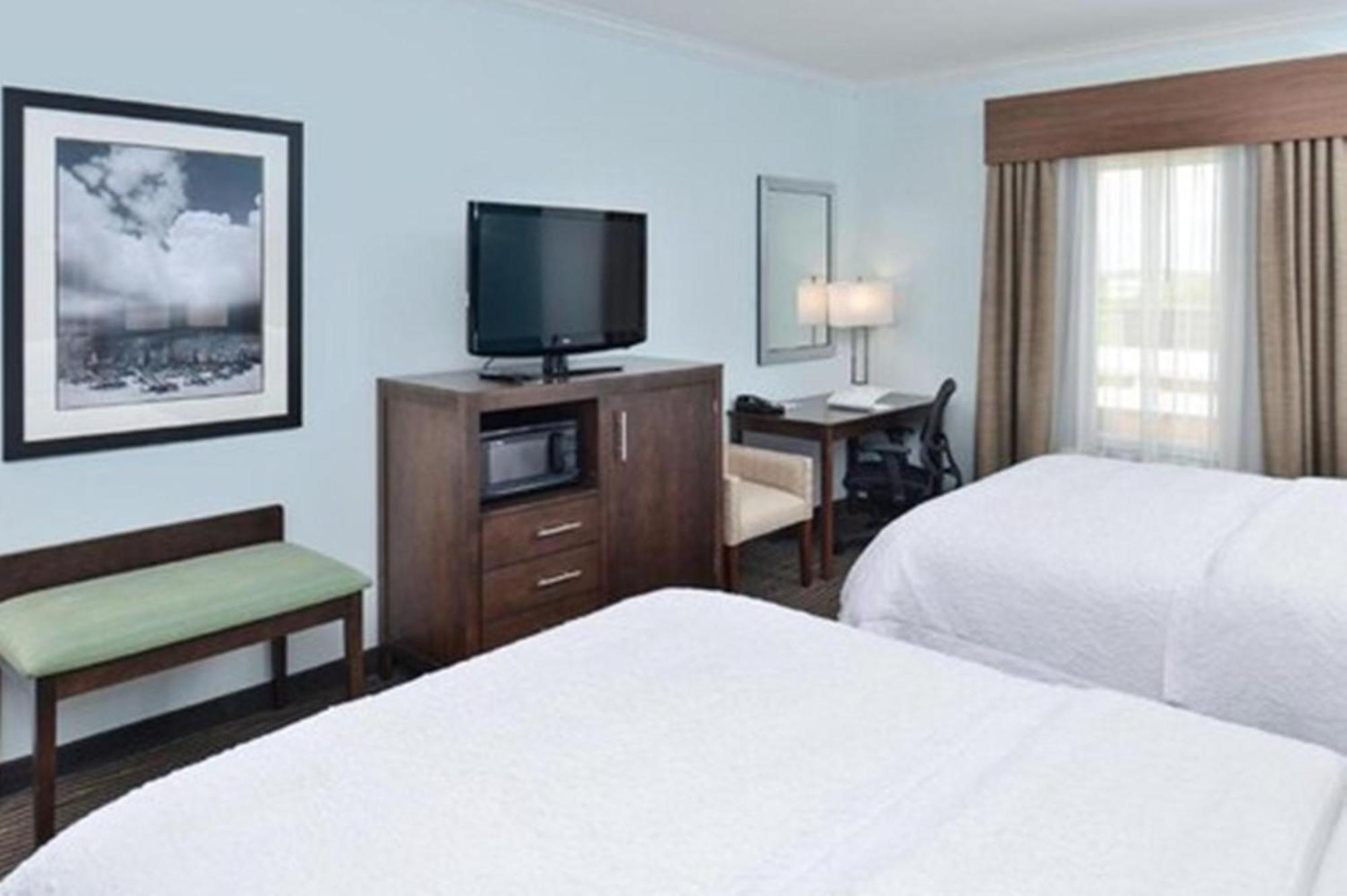 Queen Room Two Queen Beds Hearing Access or Non-Smoking