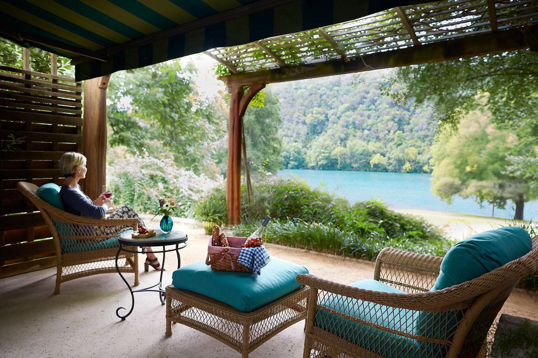 Lake View Bungalow Two Full Beds