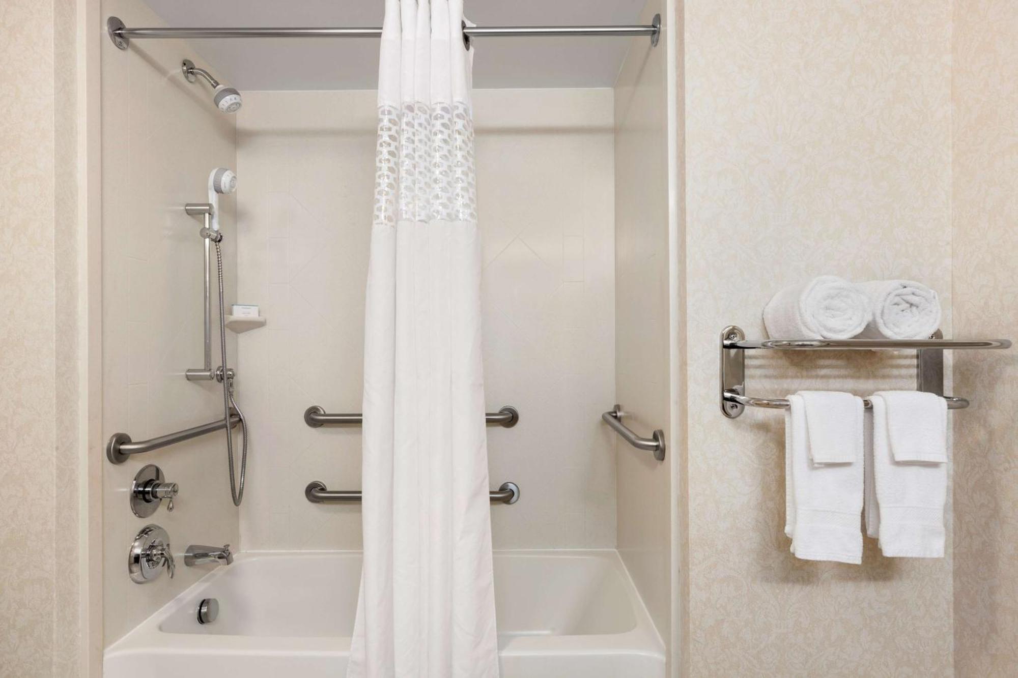 King Room with Accessible Tub - Mobility and Hearing Access/Non-Smoking