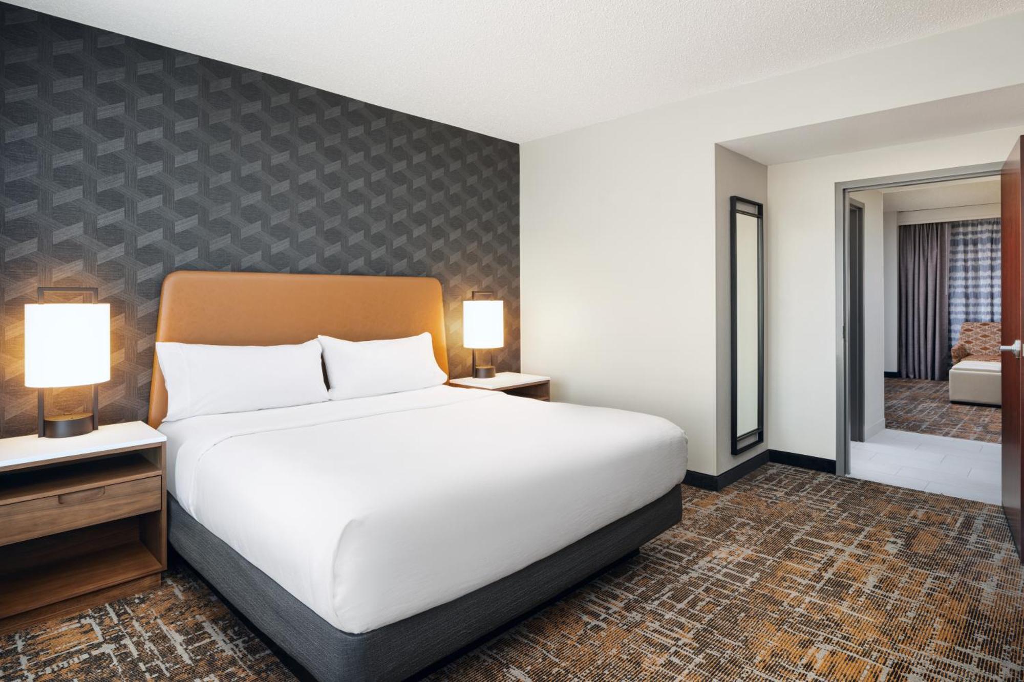 One-Bedroom King Suite Hearing Access or Non-Smoking