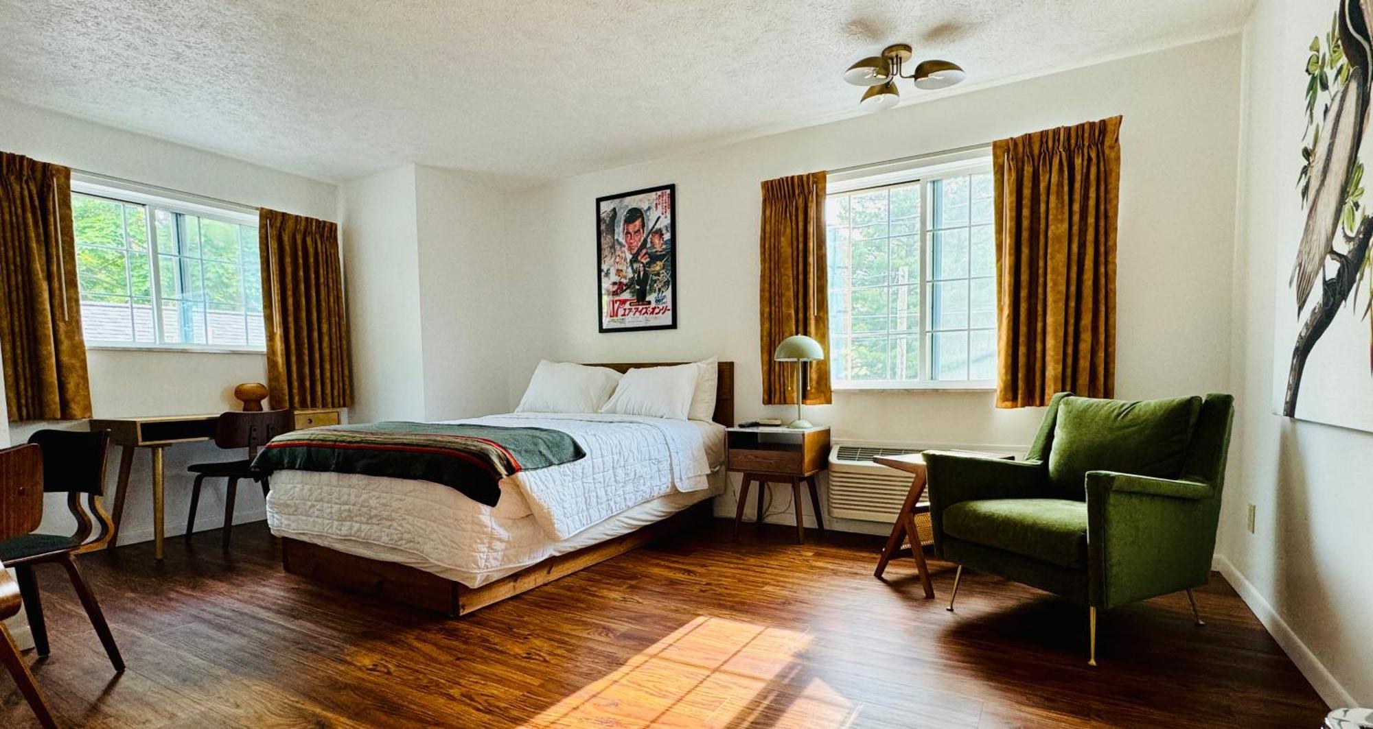 Deluxe Queen Room