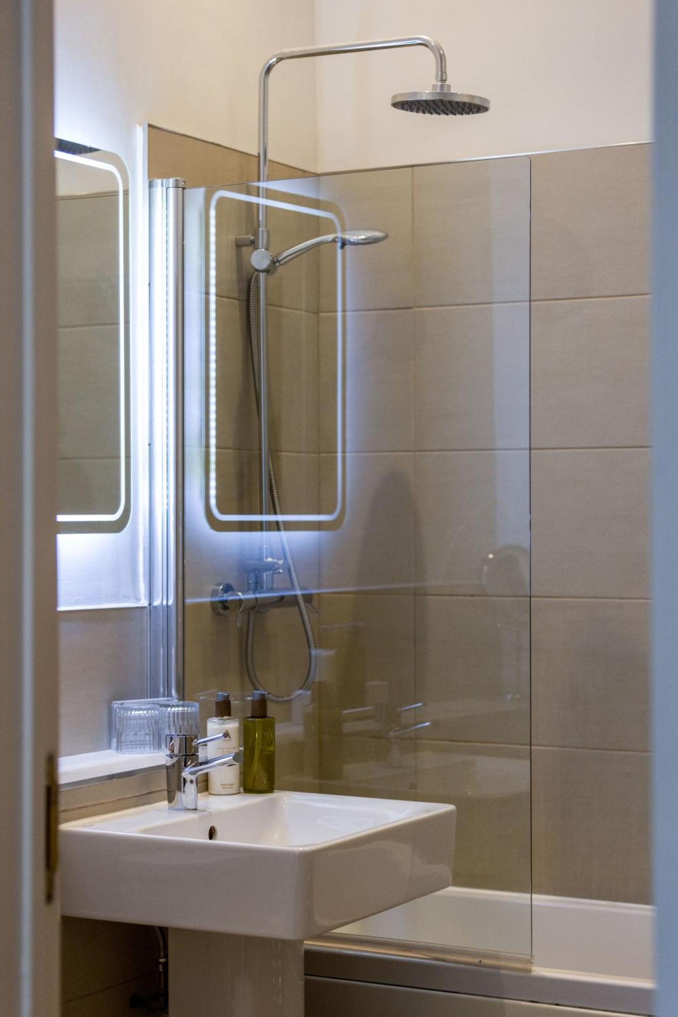 Single Room Shower