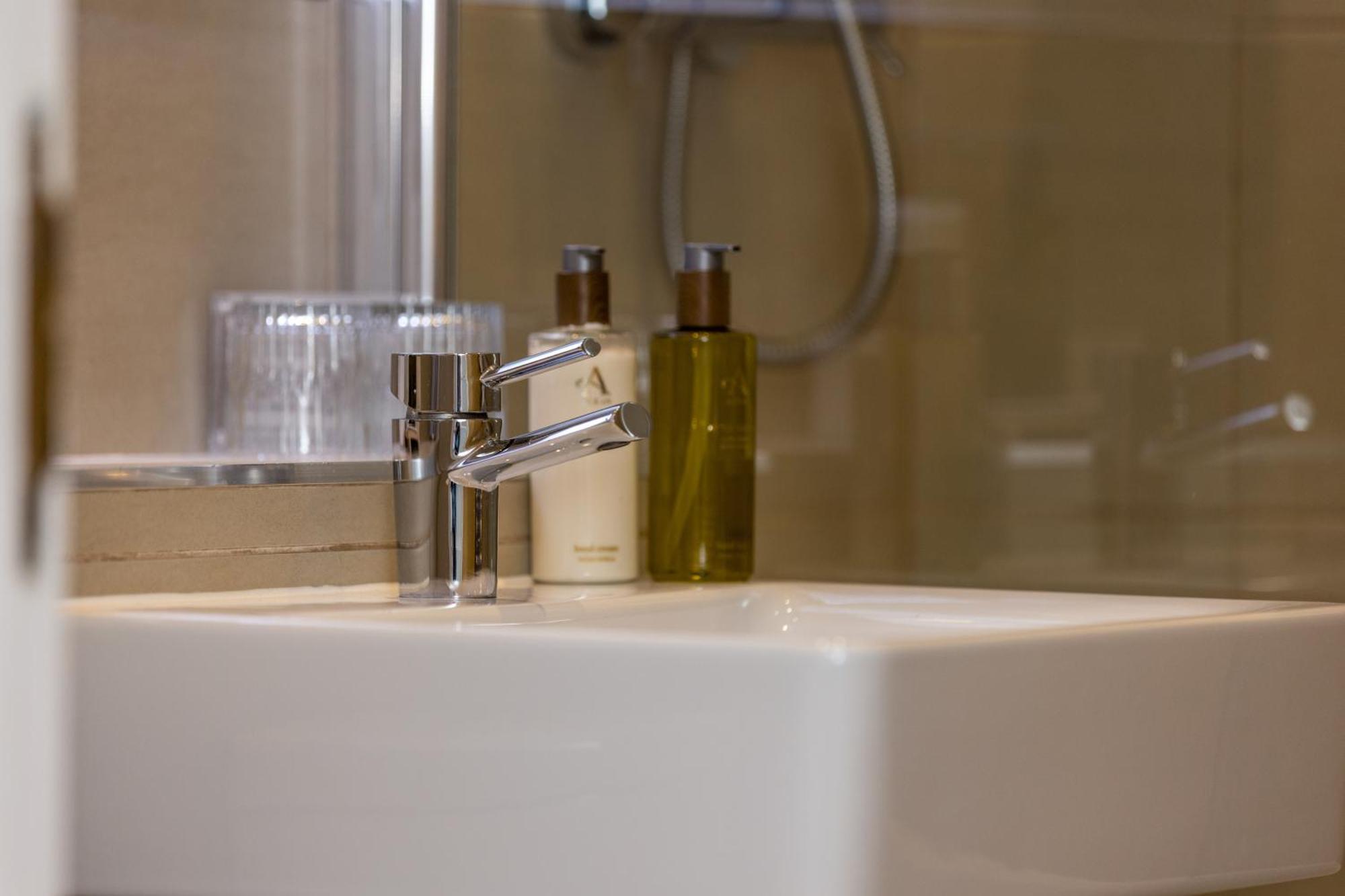 Single Room Shower