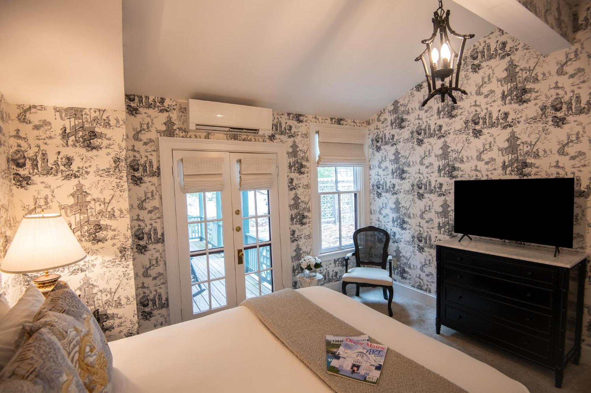 Room 8