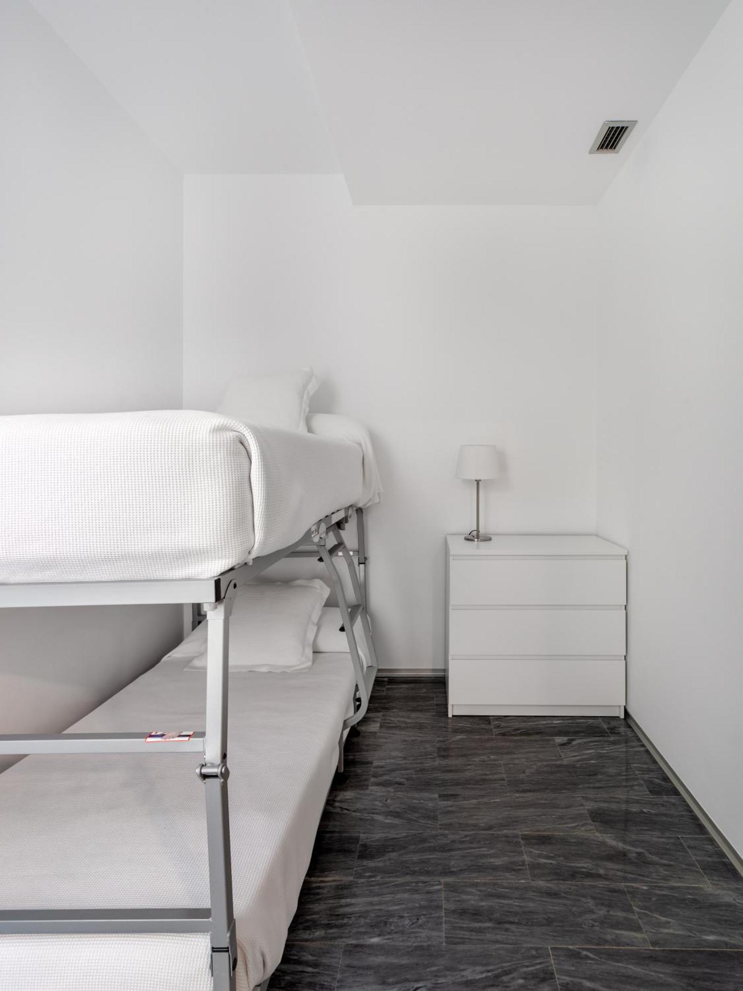 2 Bedroom Apartment Bunk Bed