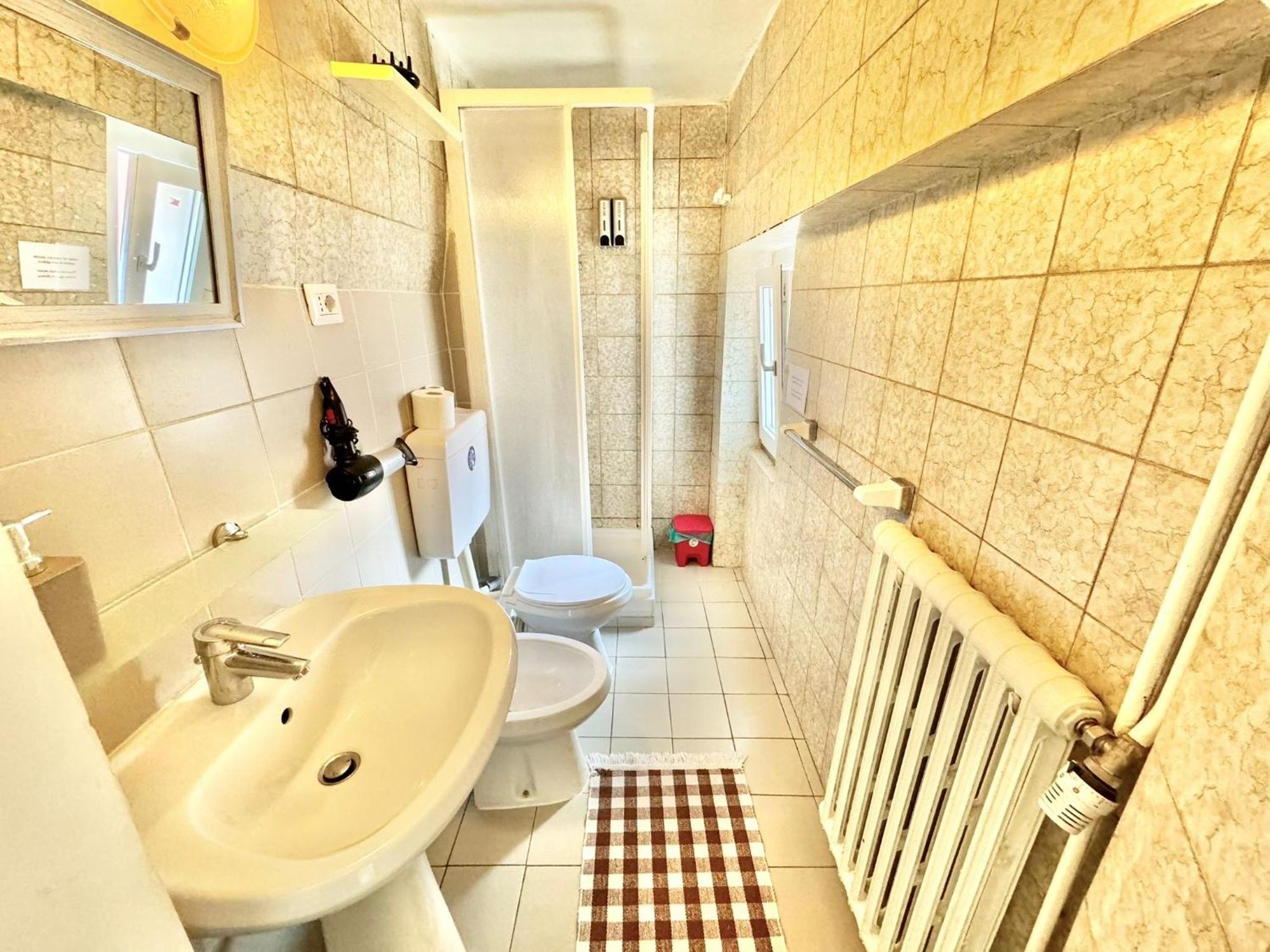 Twin Room Private Bathroom