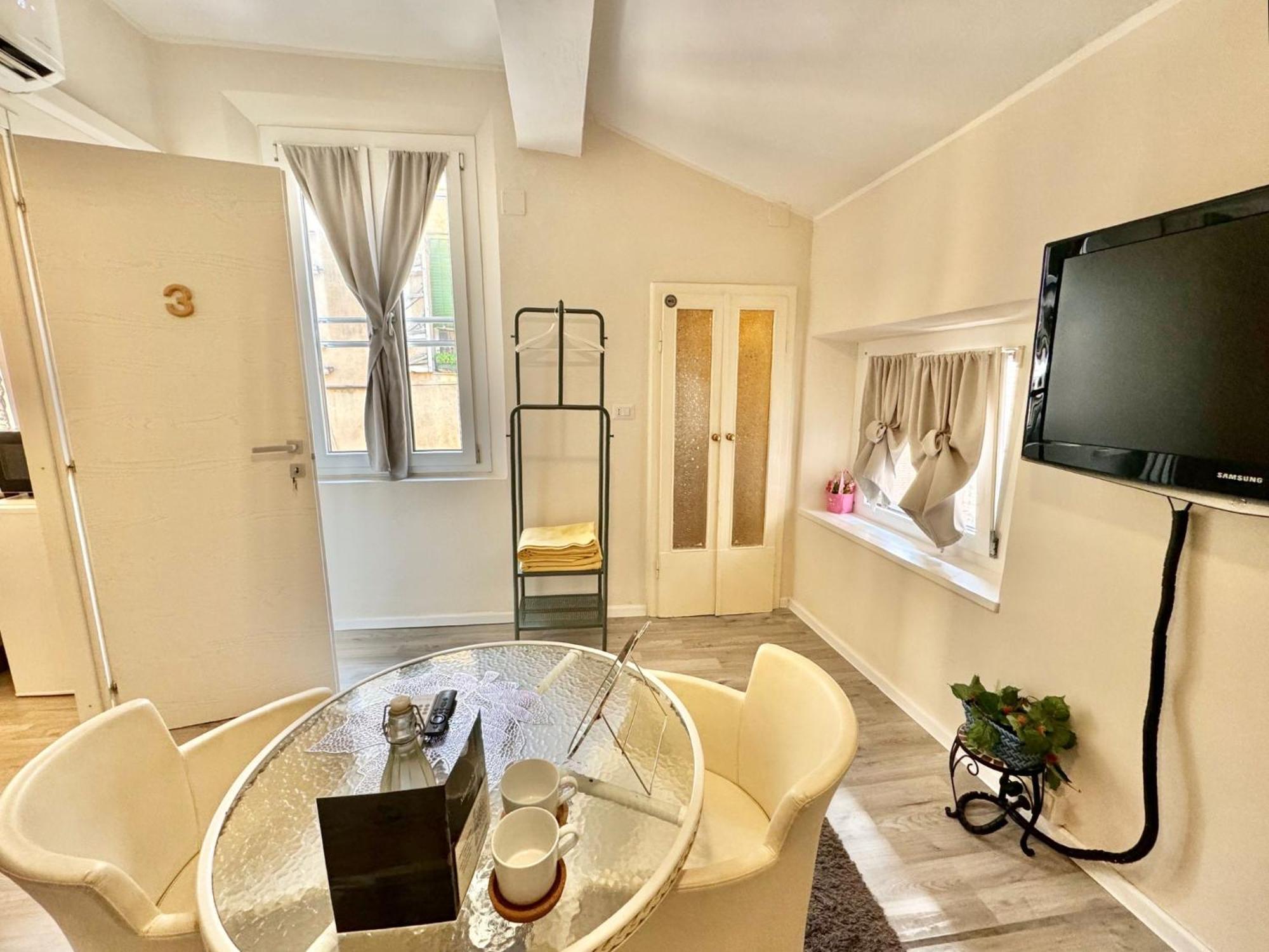Twin Room Private Bathroom