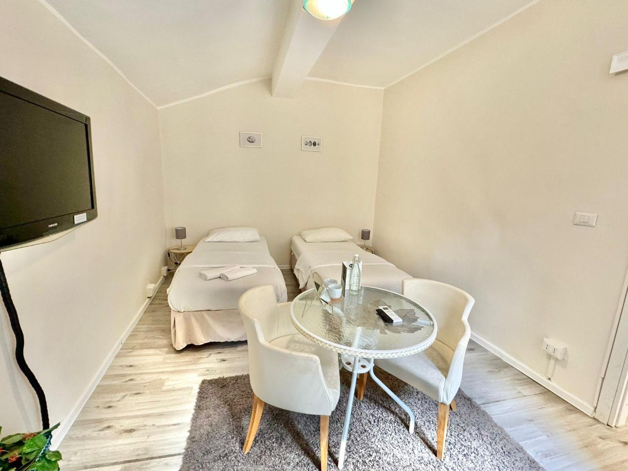 Twin Room Private Bathroom