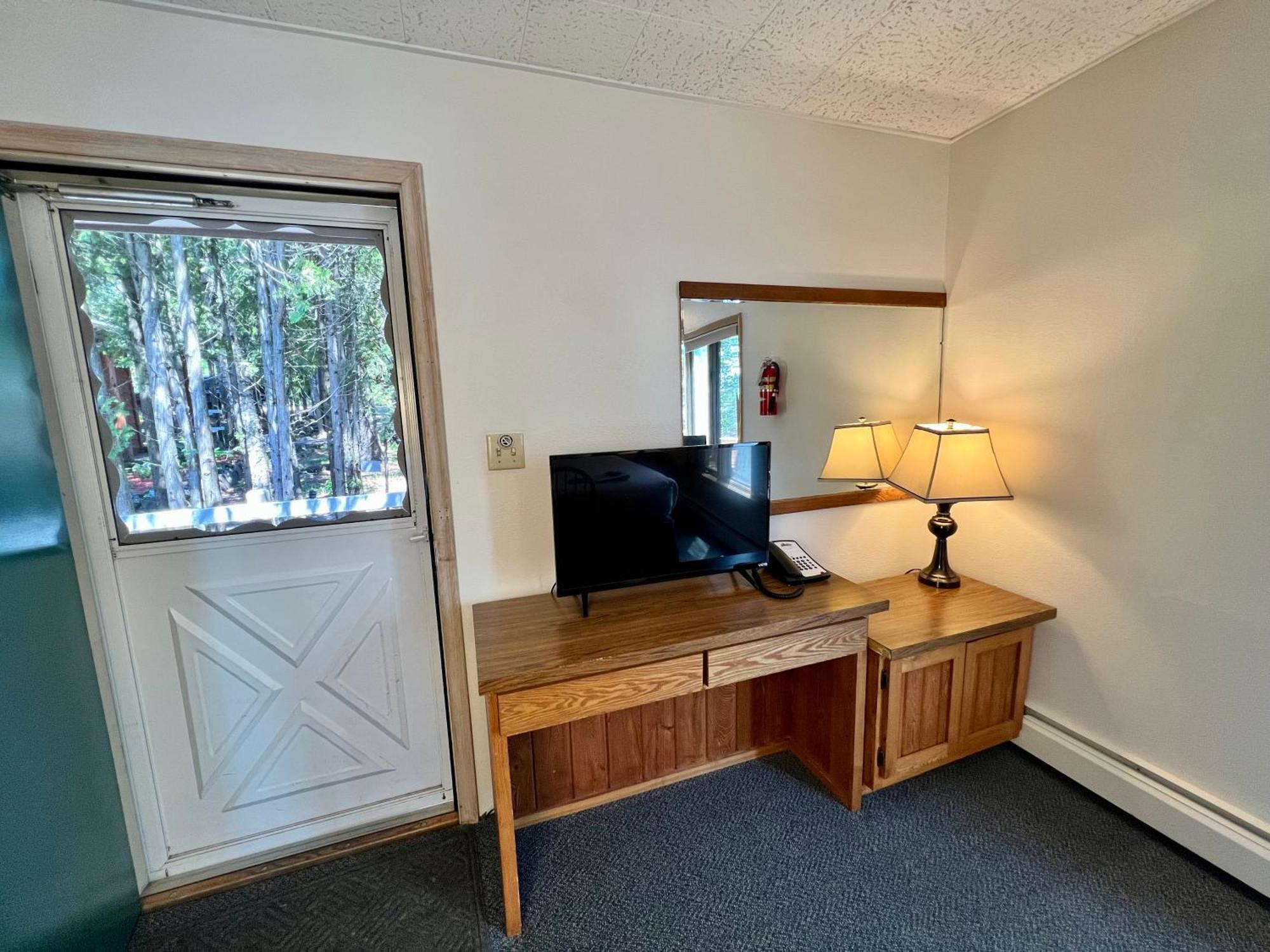 Double or Twin Room Lake View