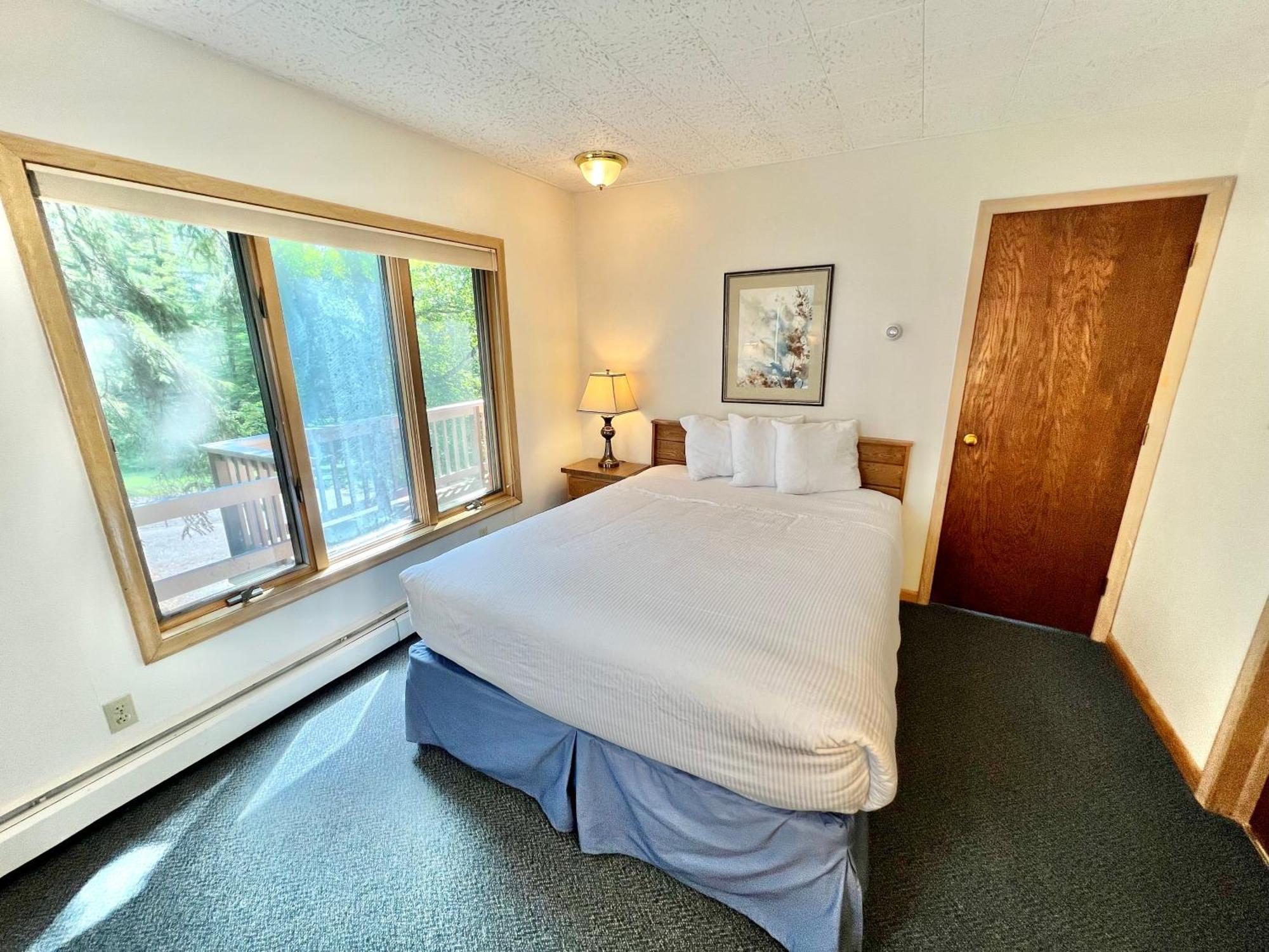 Double or Twin Room Lake View
