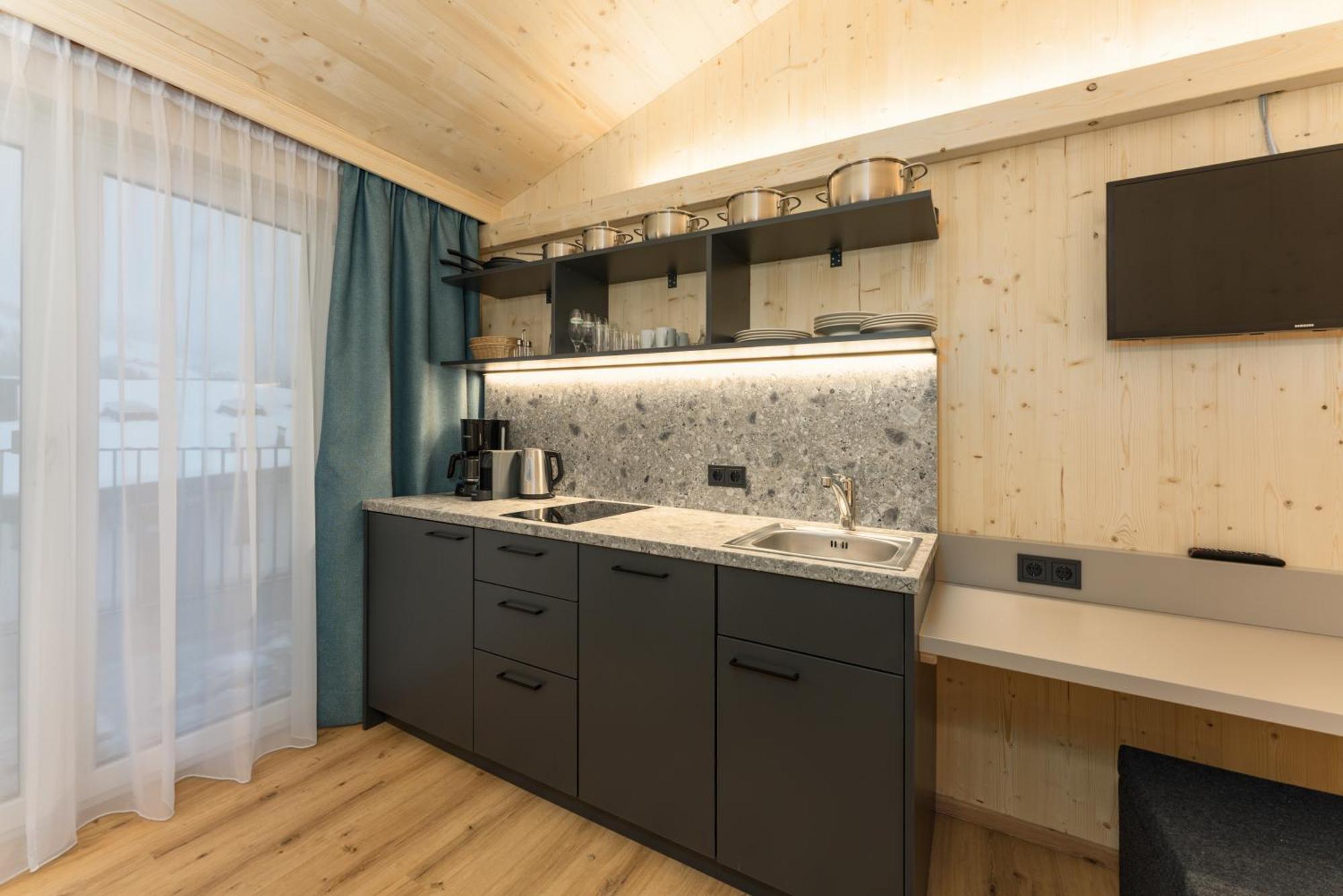 Cozy Studio Apartment Balcony