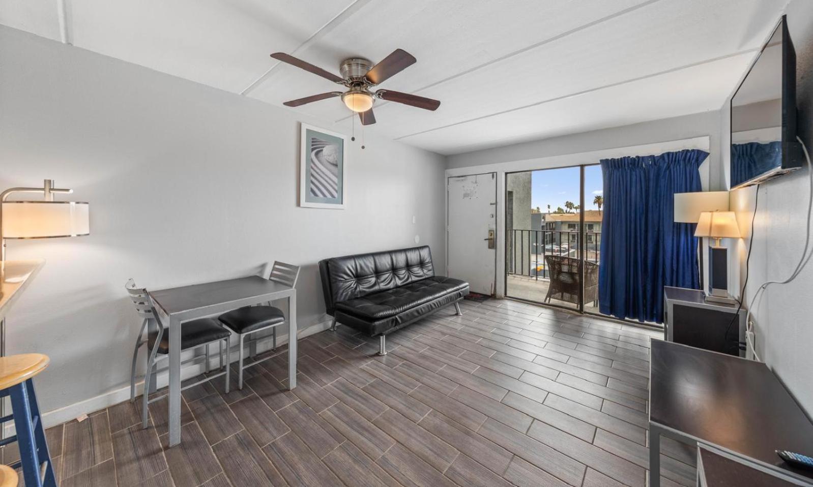 Queen Suite Pool View