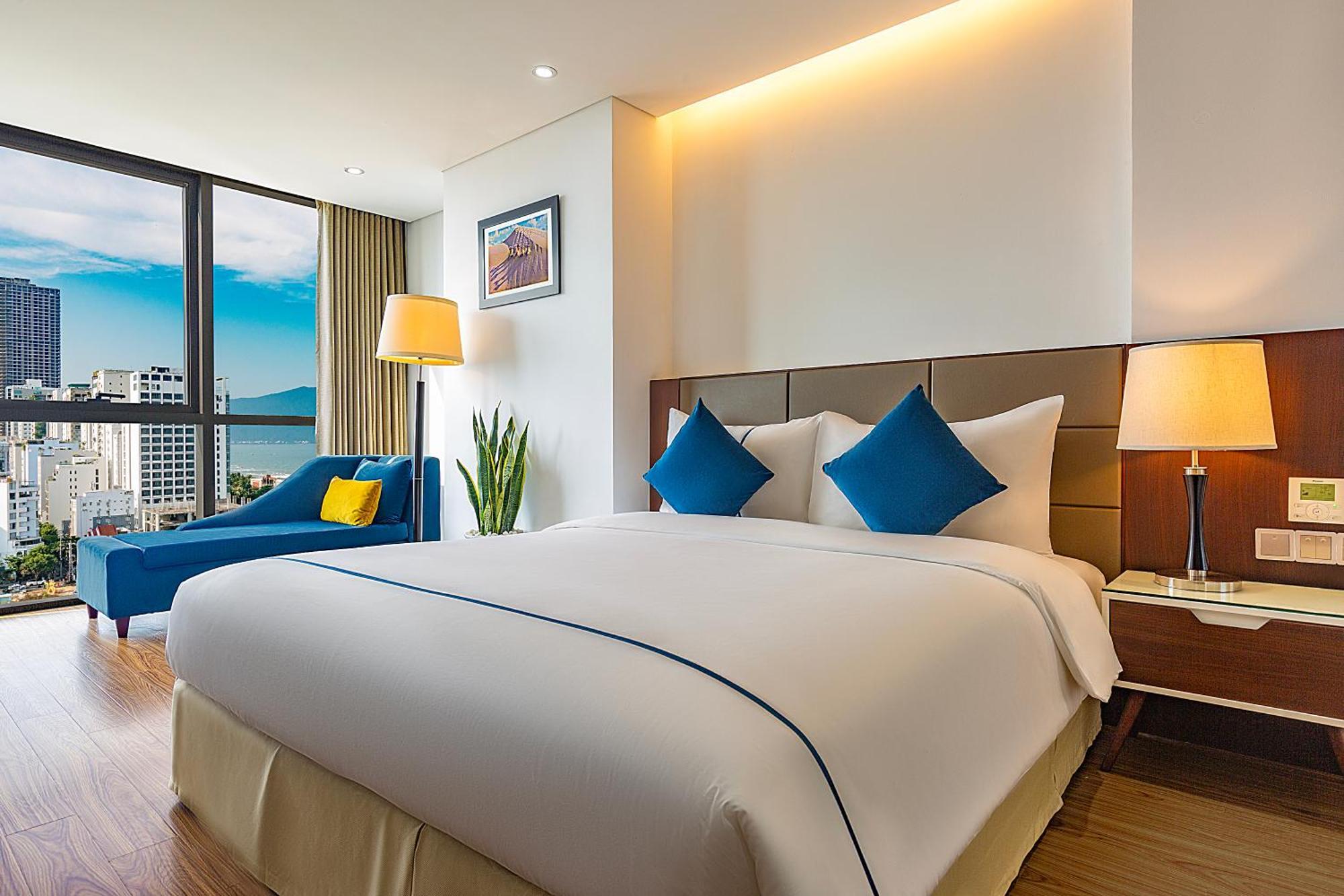 Deluxe King Suite