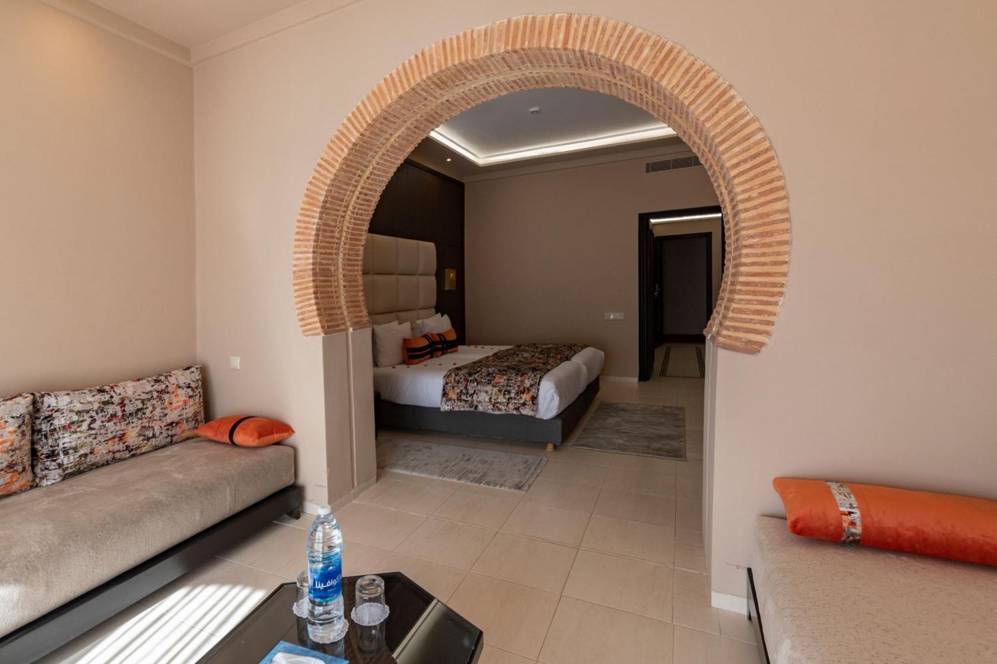 Quarto Queen Grand Deluxe com Sofá-cama
