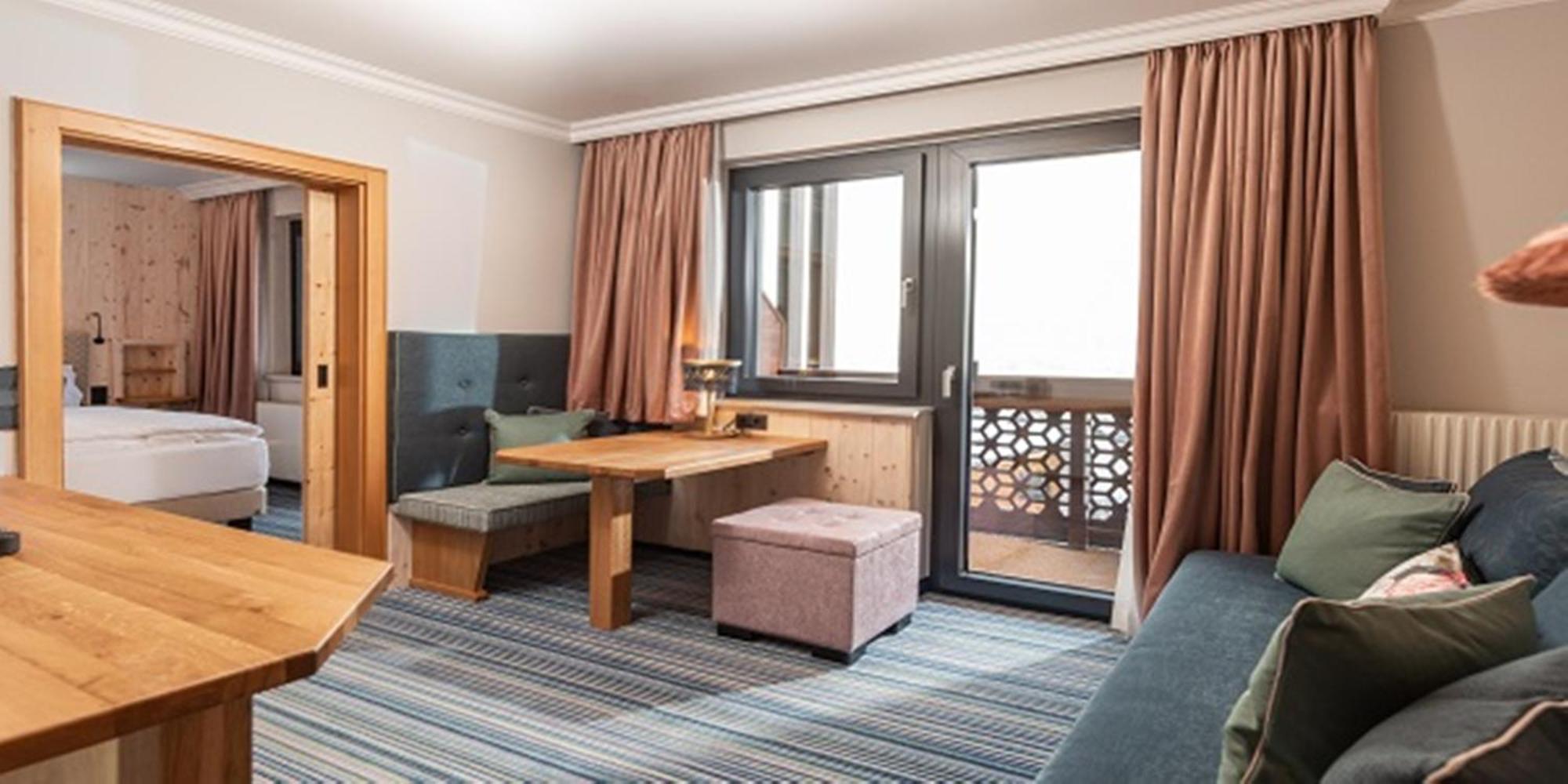 Superior Suite Room with Balcony and Mountain View,1591489764:JPEG