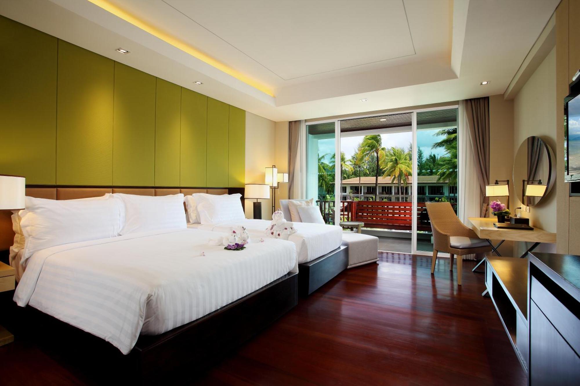 Deluxe Double or Twin Room Pool View