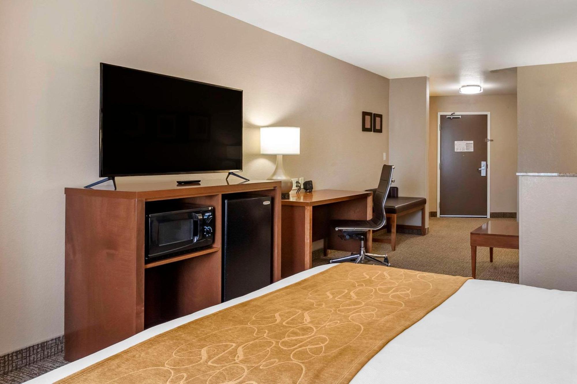 Business King Room - Accessible/Non-Smoking