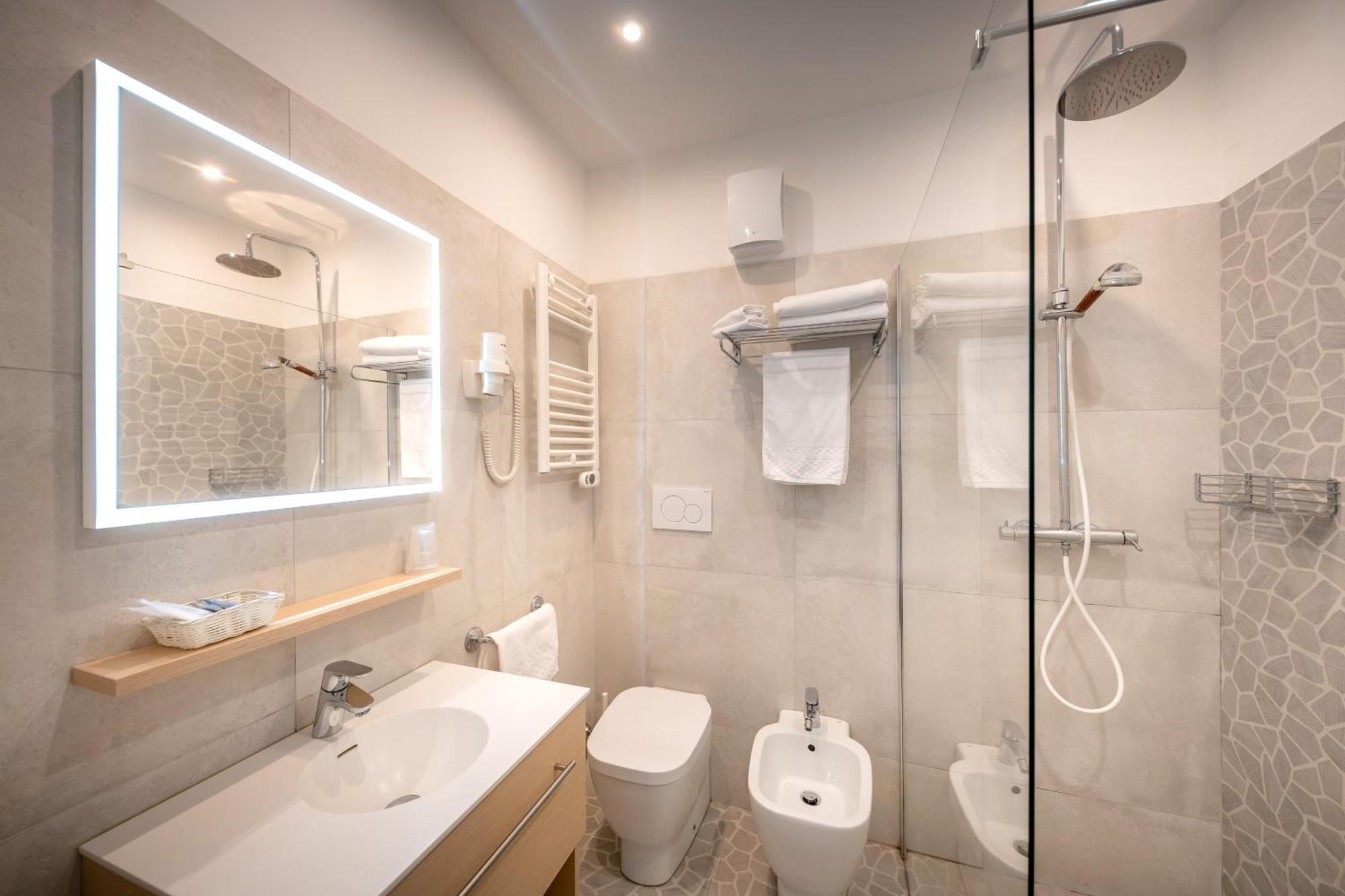 Double or Twin Room Sea View