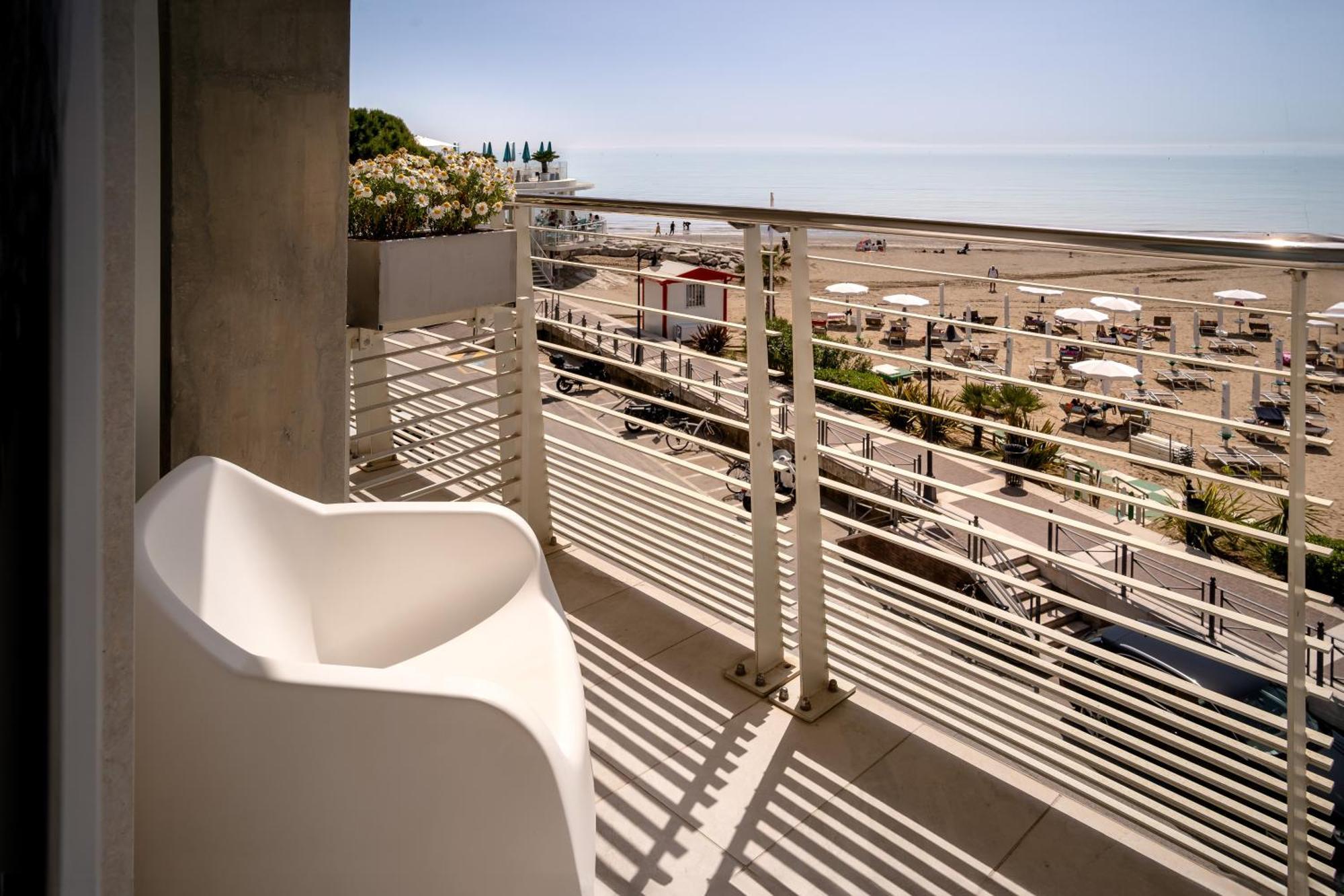 Double or Twin Room Sea View