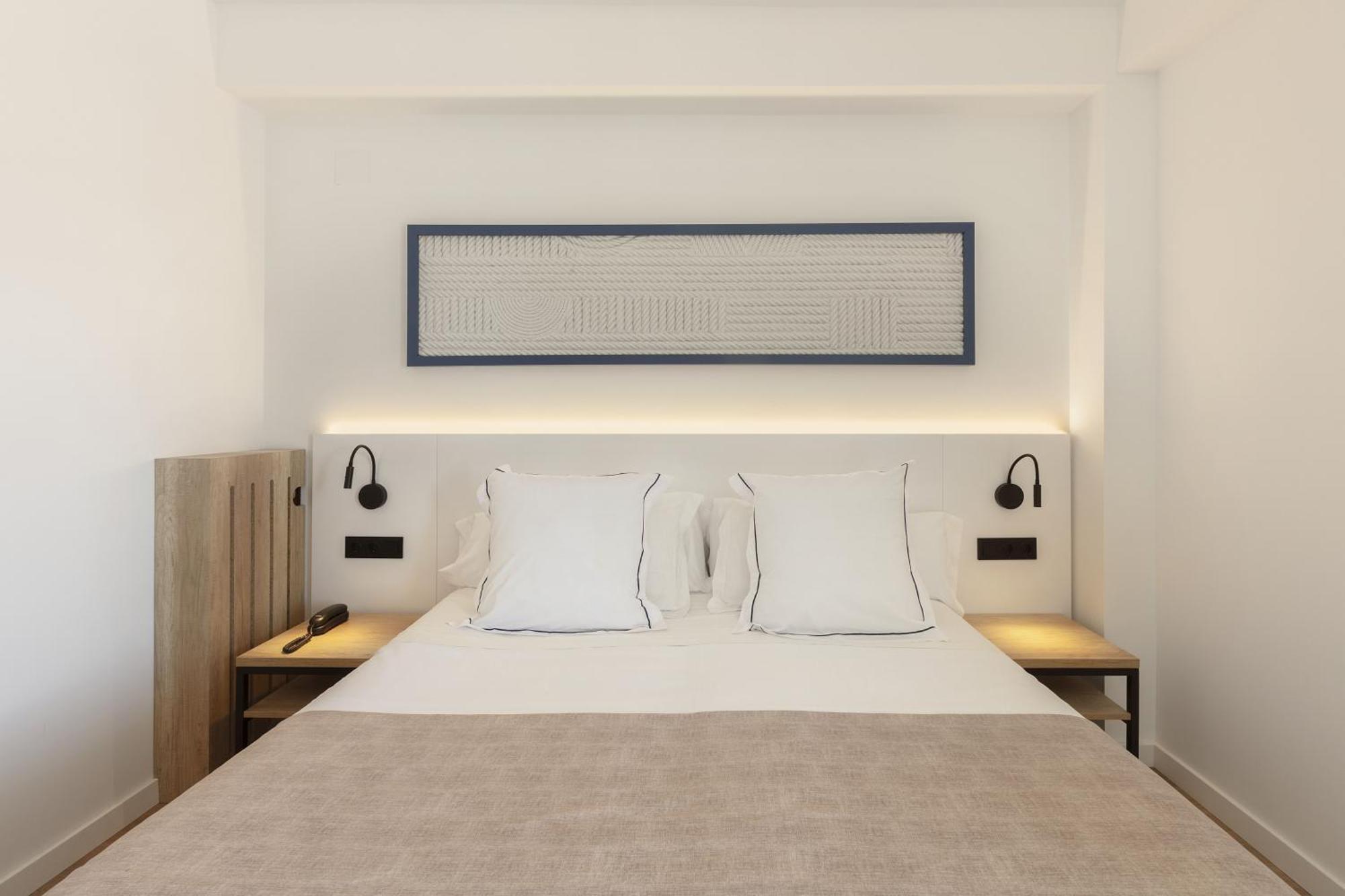 Double or Twin Room Side Sea View