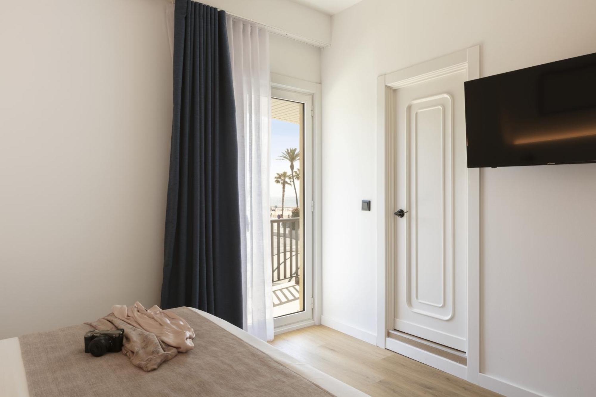 Double or Twin Room Side Sea View