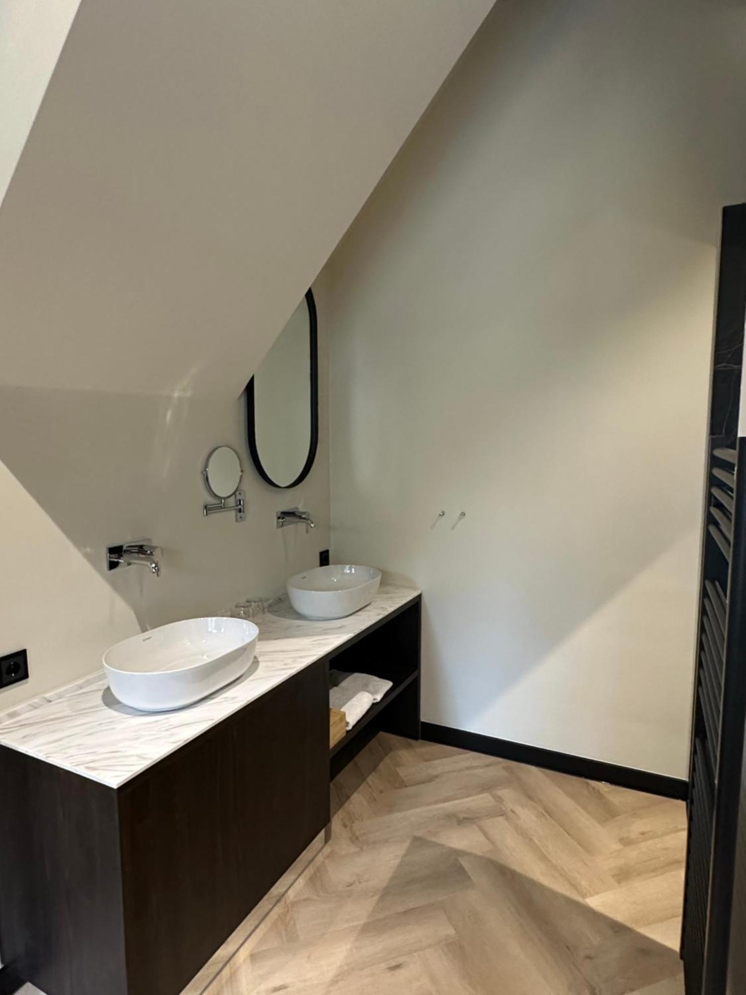 Deluxe Double Room Bath