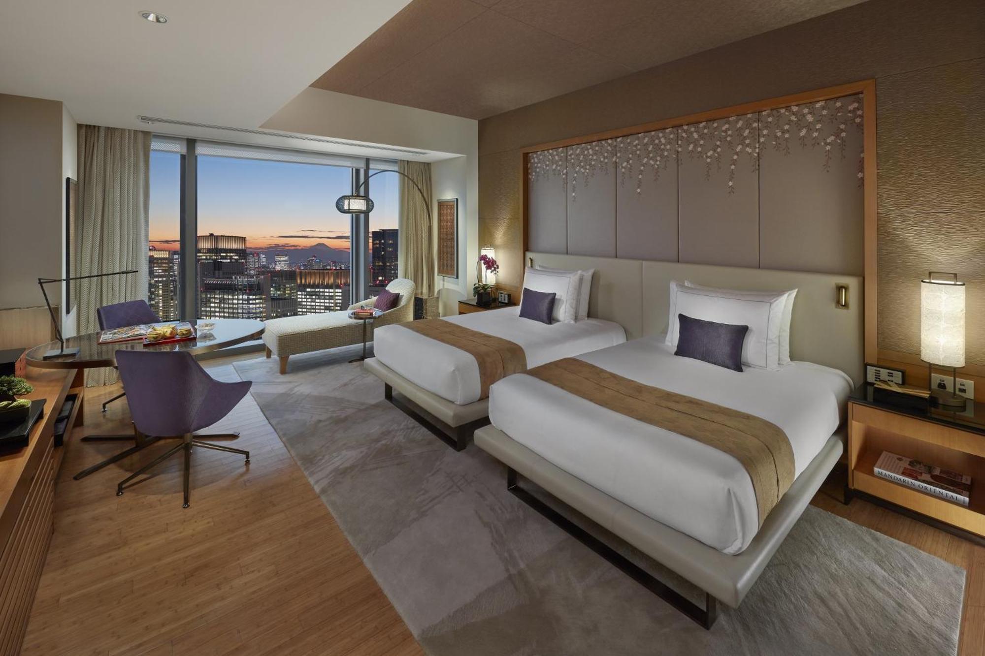 Mandarin Grand Twin Room