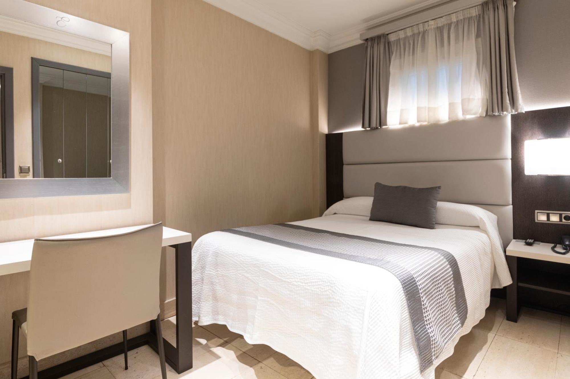 Small Single Interior Room XS