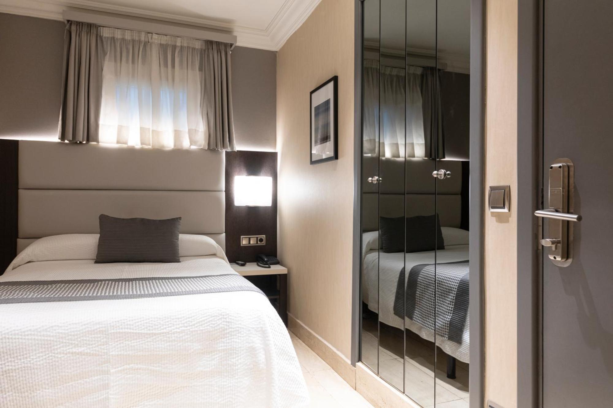 Small Single Interior Room XS