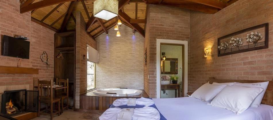 Deluxe Double Room Bath