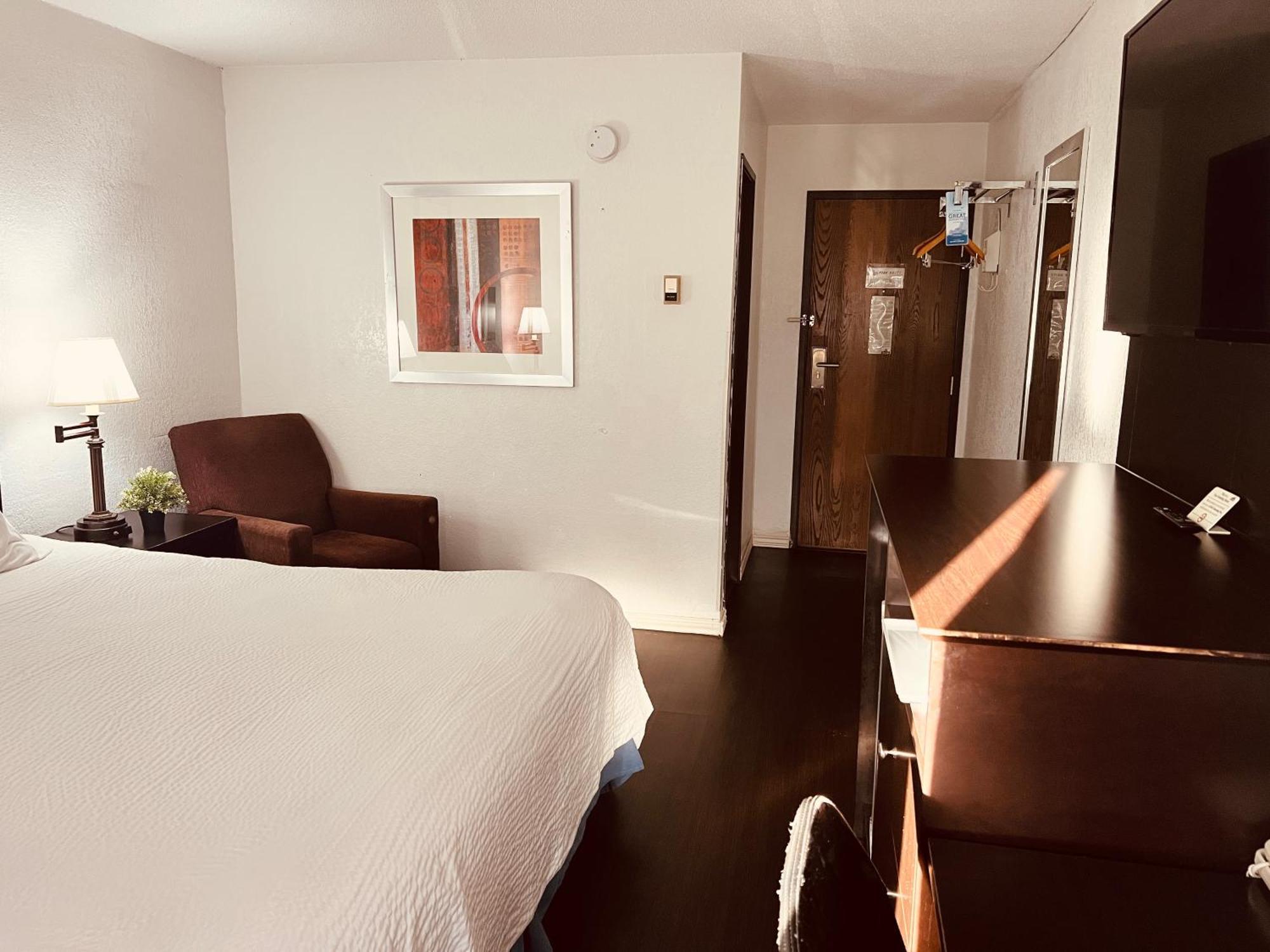 King Room - Disability Access/Non-Smoking