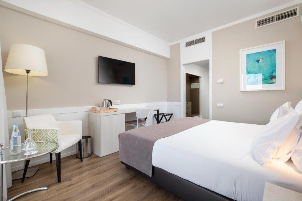 Double or Twin Room Marina View