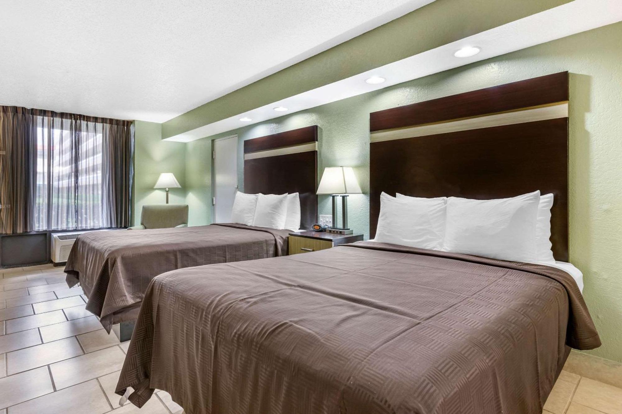 Queen Room Two Queen Beds Non-Smoking or Ground Floor