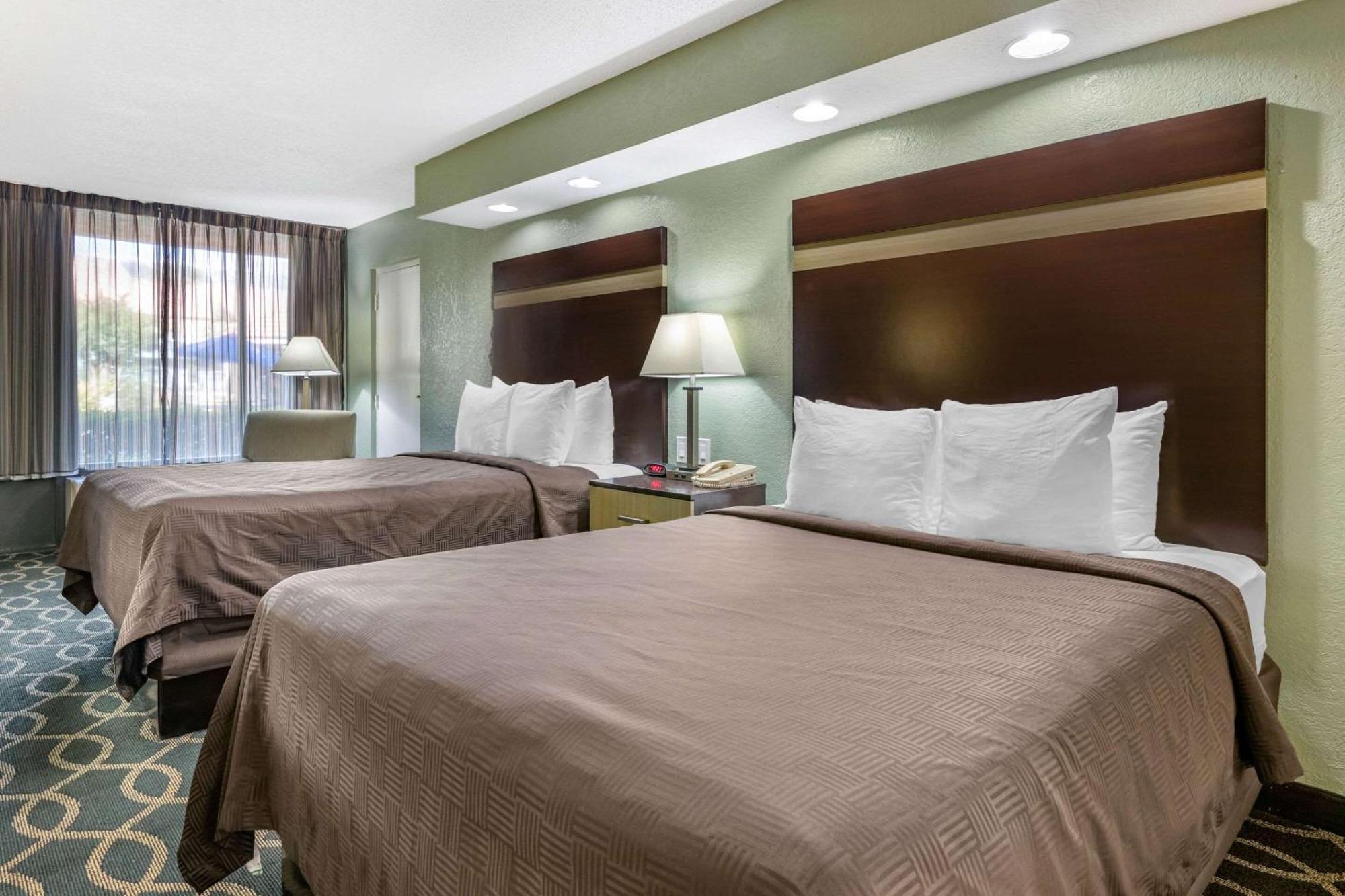 Queen Room Two Queen Beds Non-Smoking