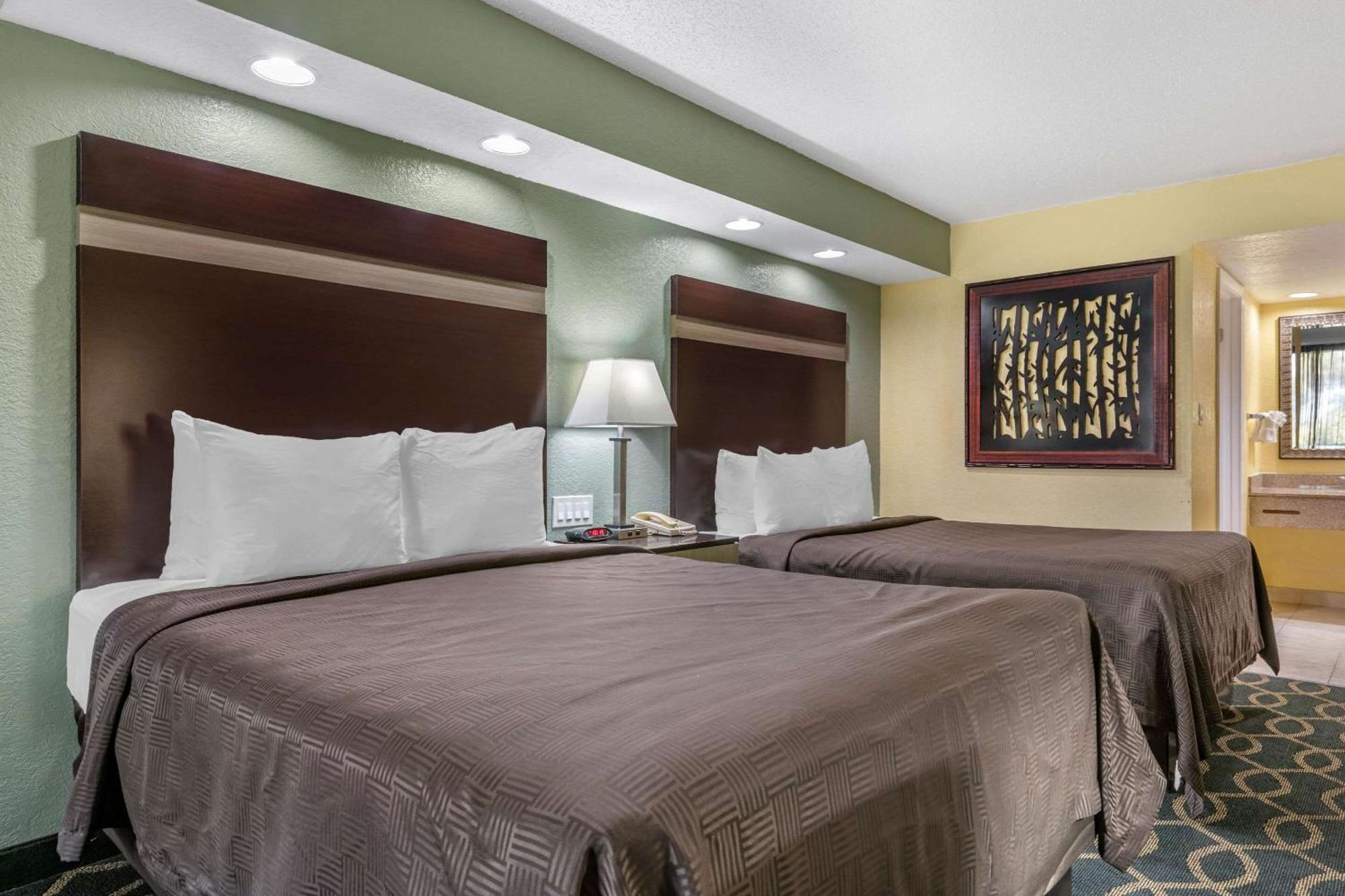 Queen Room Two Queen Beds Non-Smoking