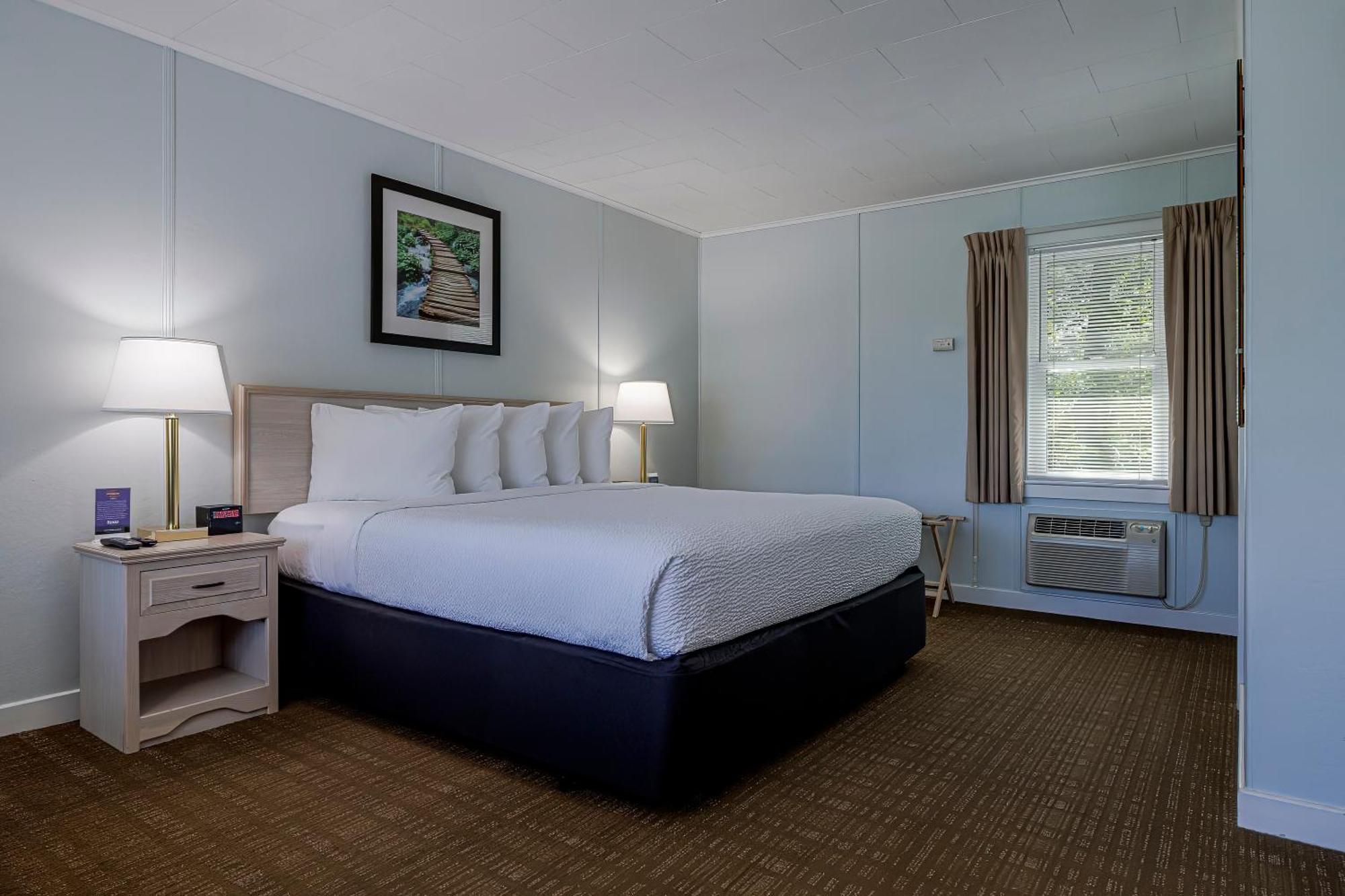Standard King Room Max Building 1