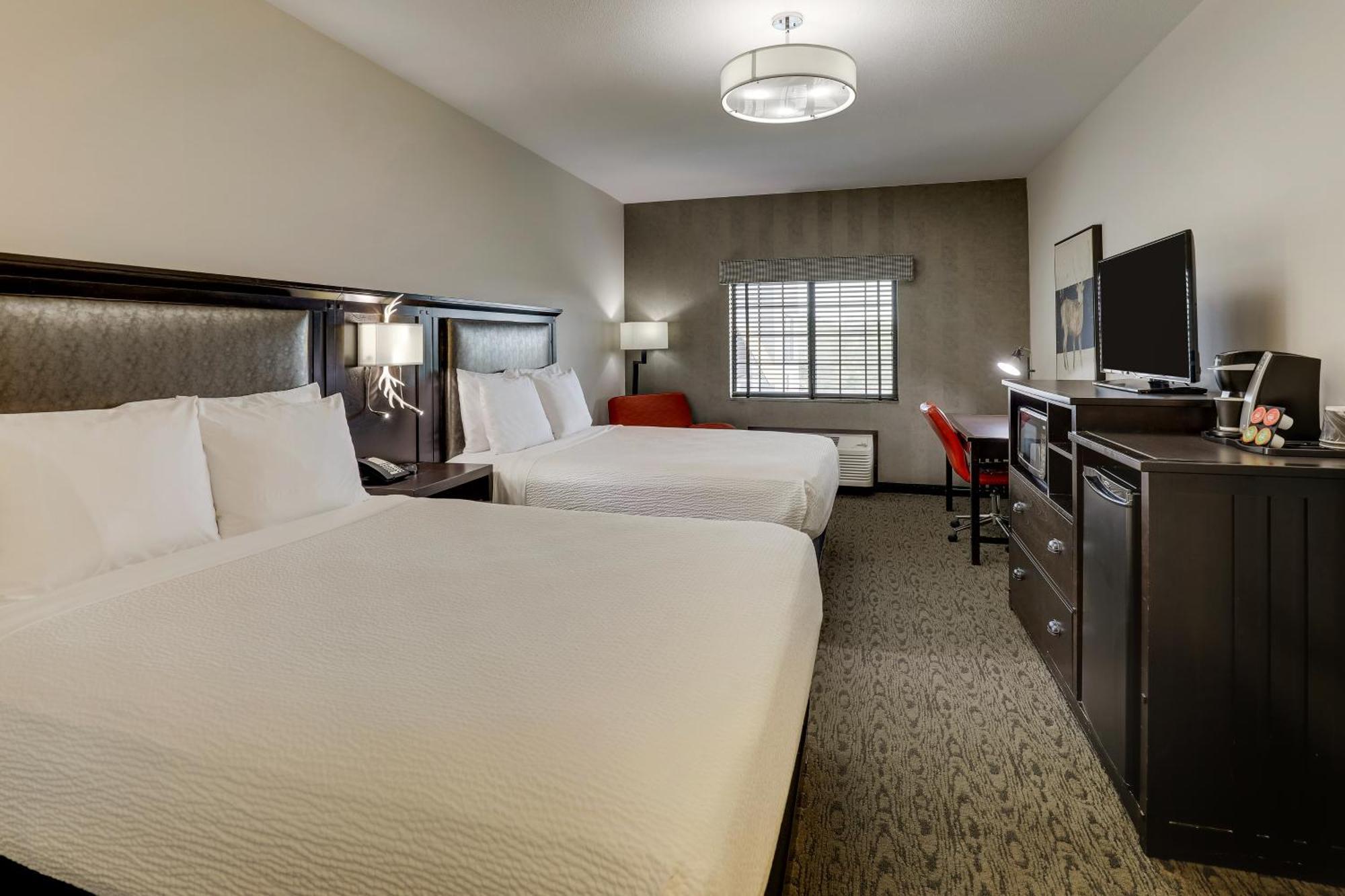 Deluxe Queen Room