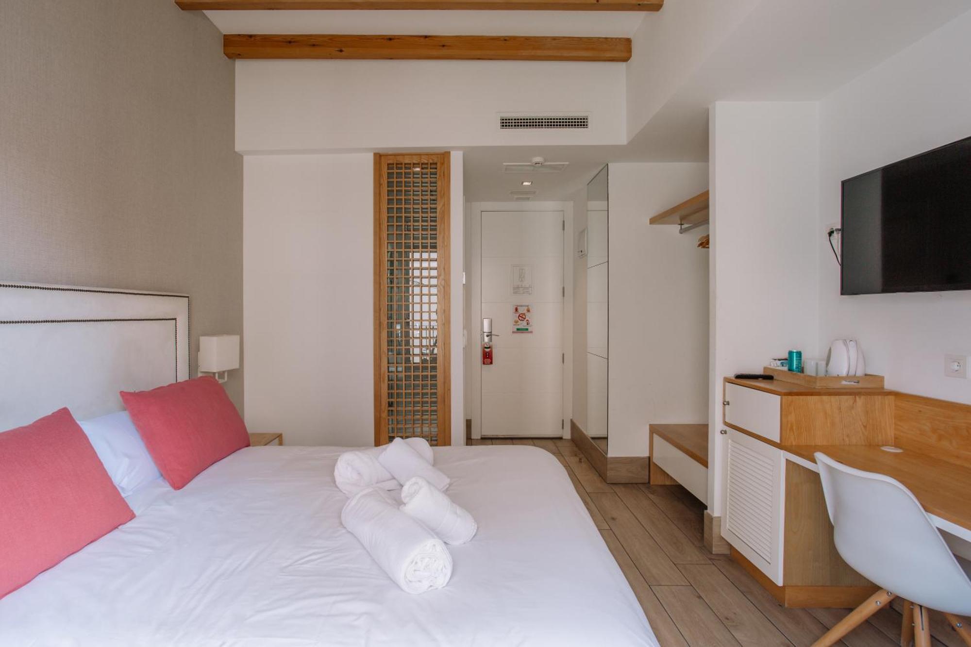 Double Room Private Bathroom