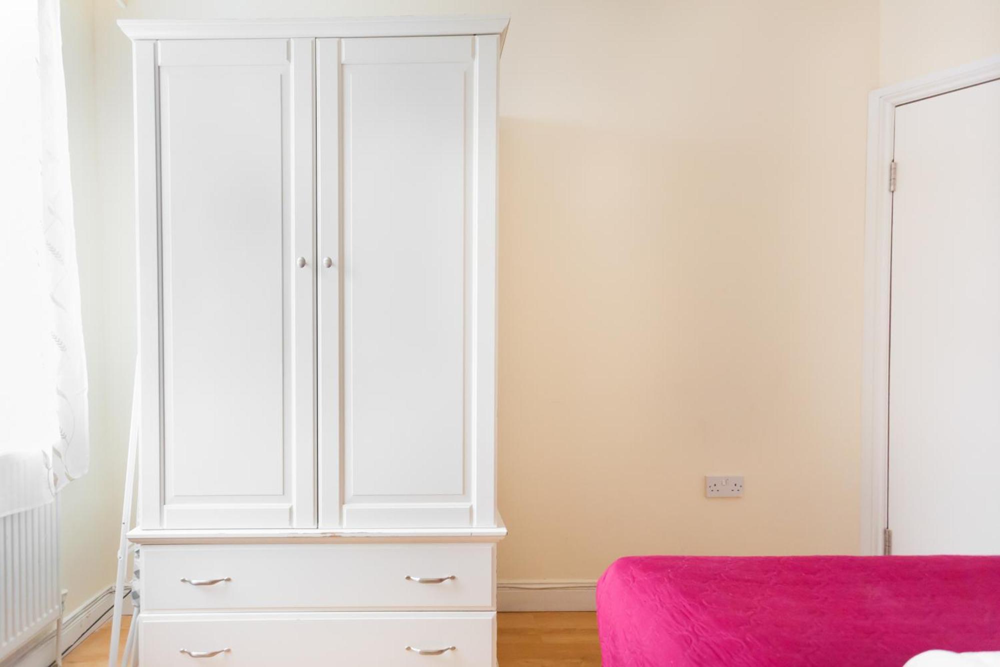 One-Bedroom Deluxe Apartment