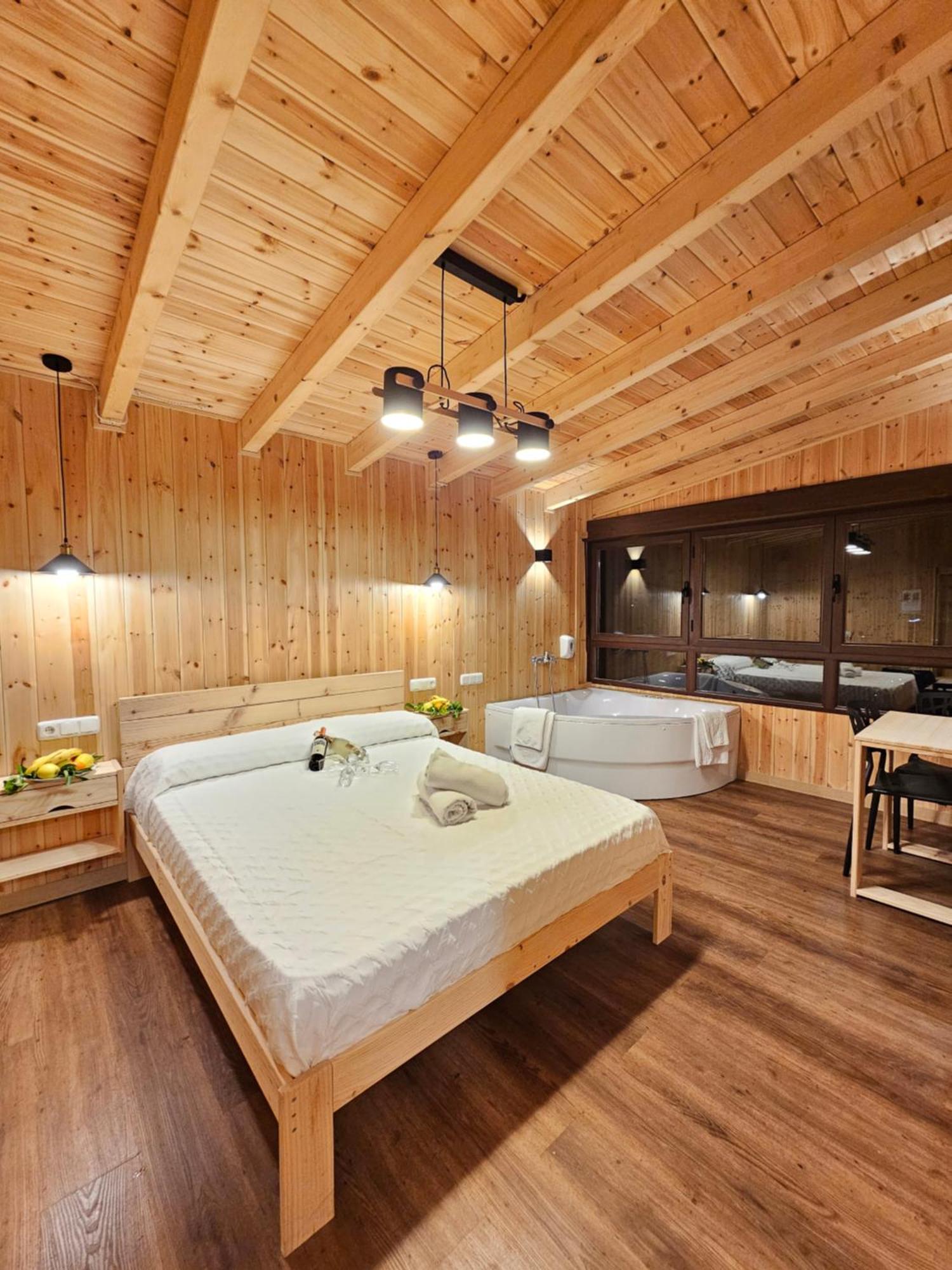 Deluxe Suite Spa Bath,1592987668:JPEG