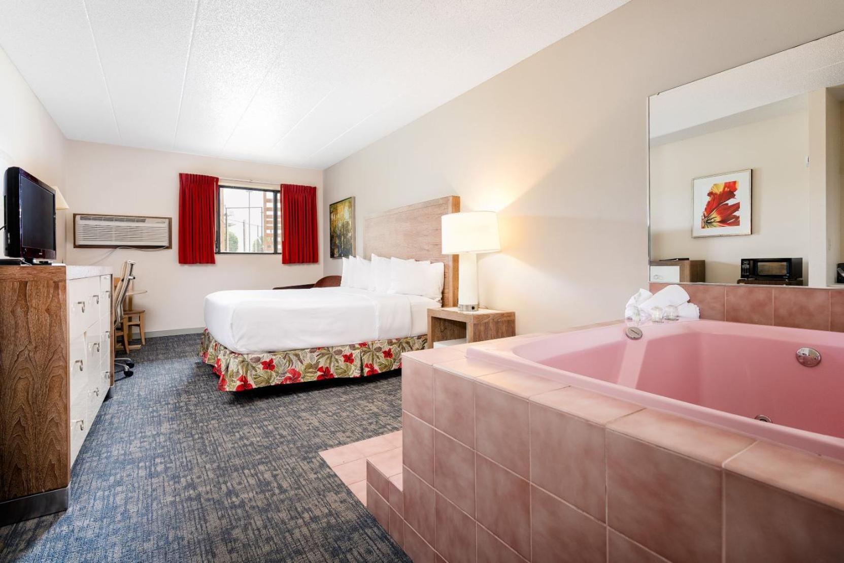 Jacuzzi King Room Garden View