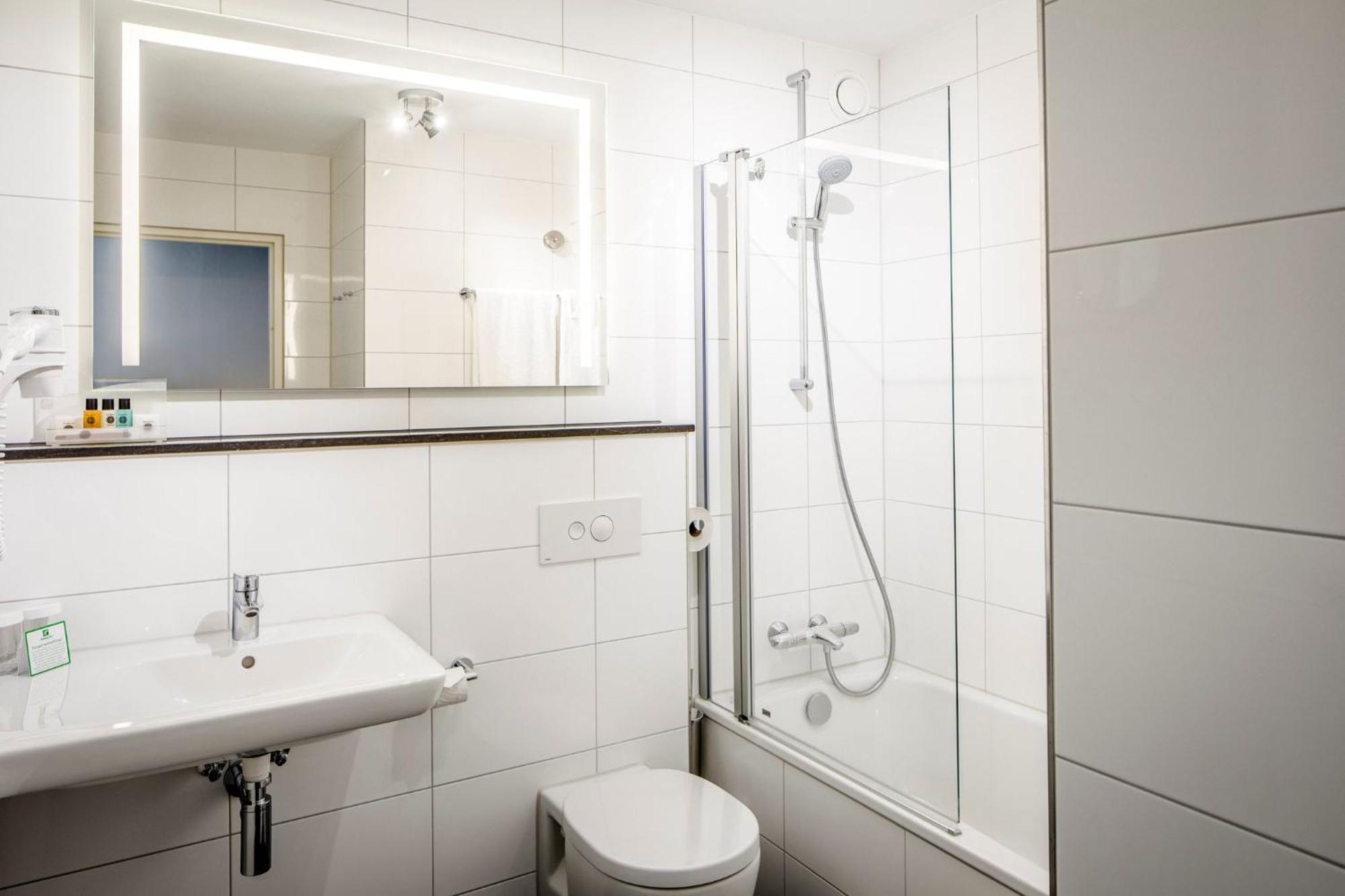 2 Single Standard 25sqm