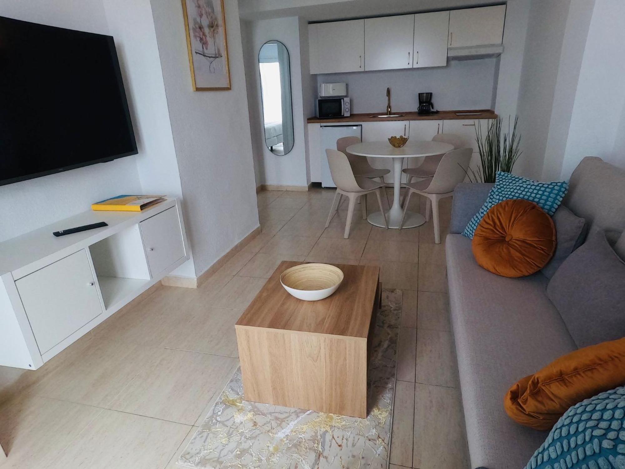 One-bedroom apartment front sea view