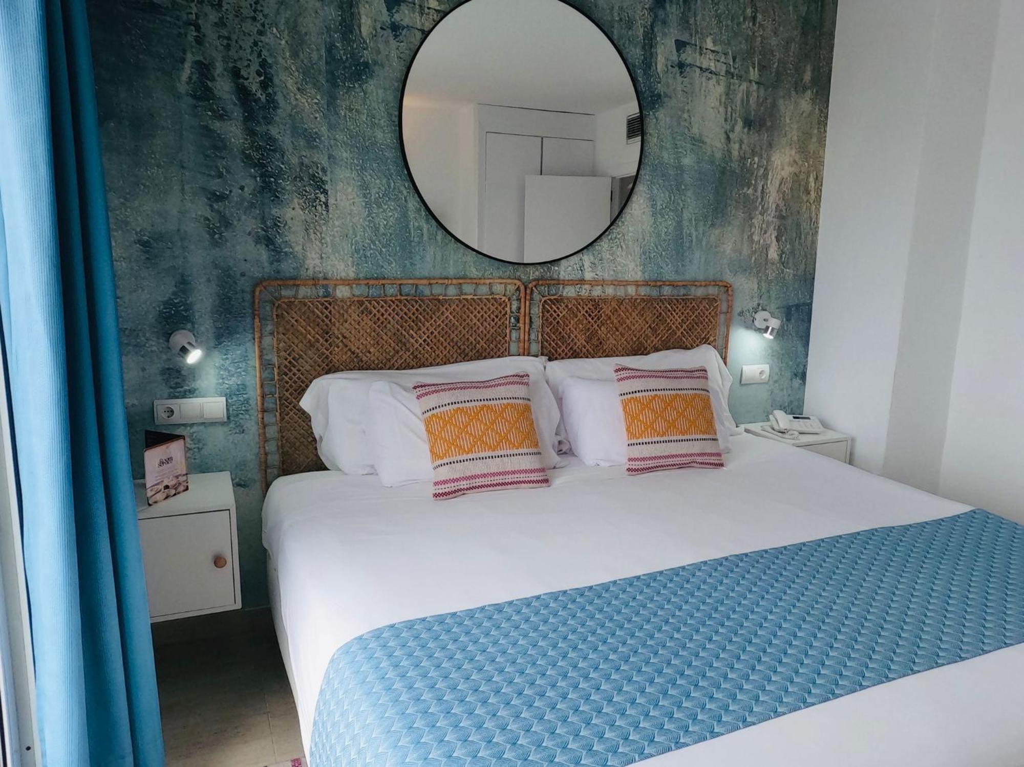One-bedroom apartment front sea view