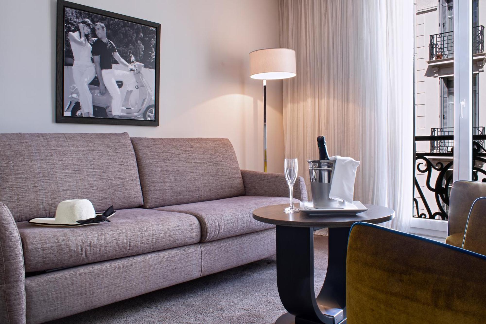 Junior Suite Street
