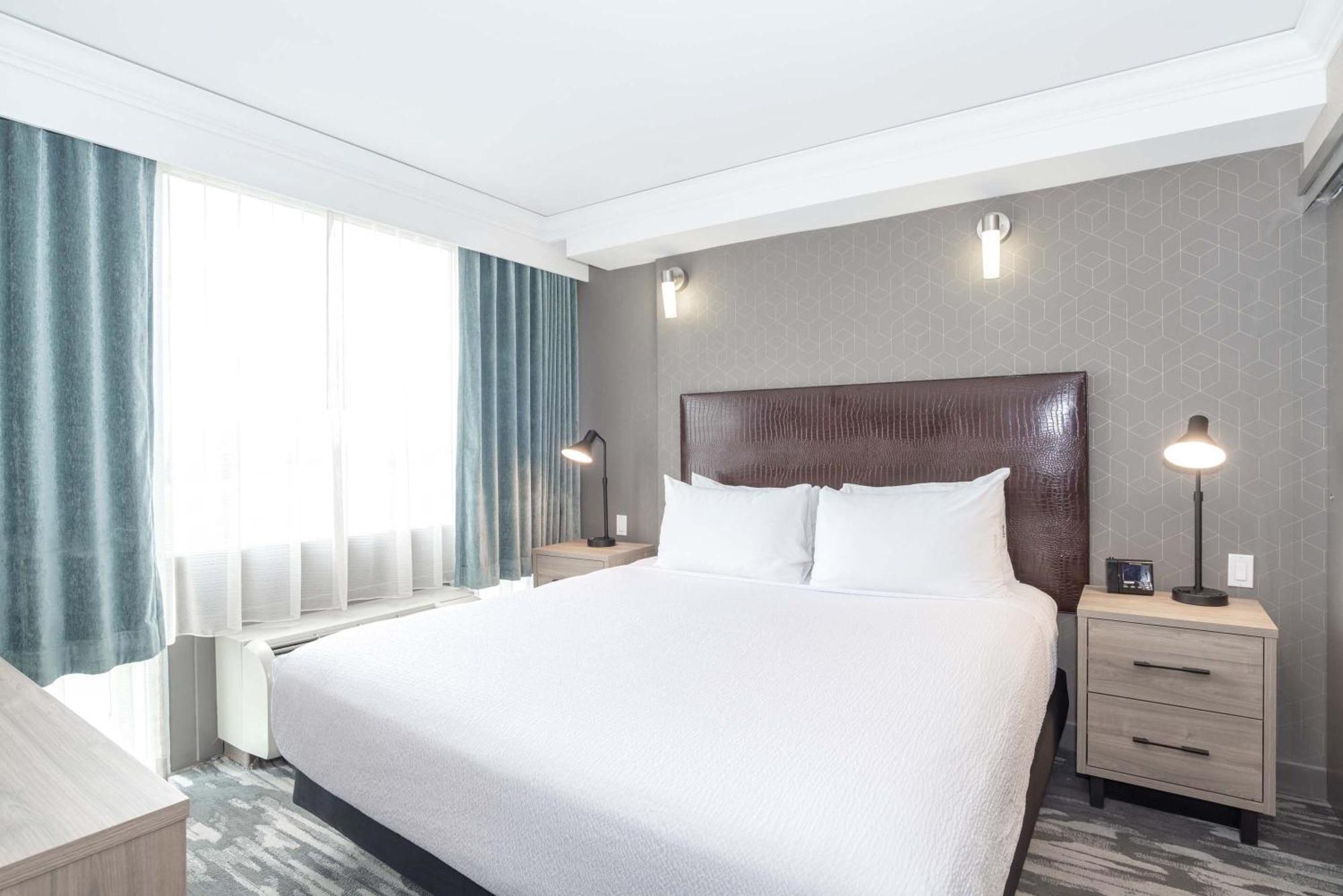Standard Suite, 1 King Bed, Kitchenette