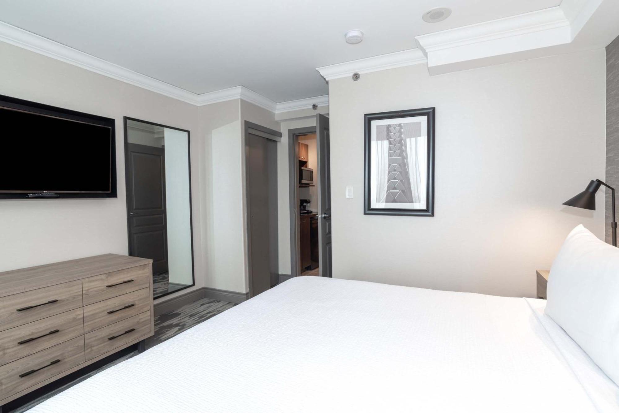 Standard Suite, 1 King Bed, Kitchen, Washer Dryer